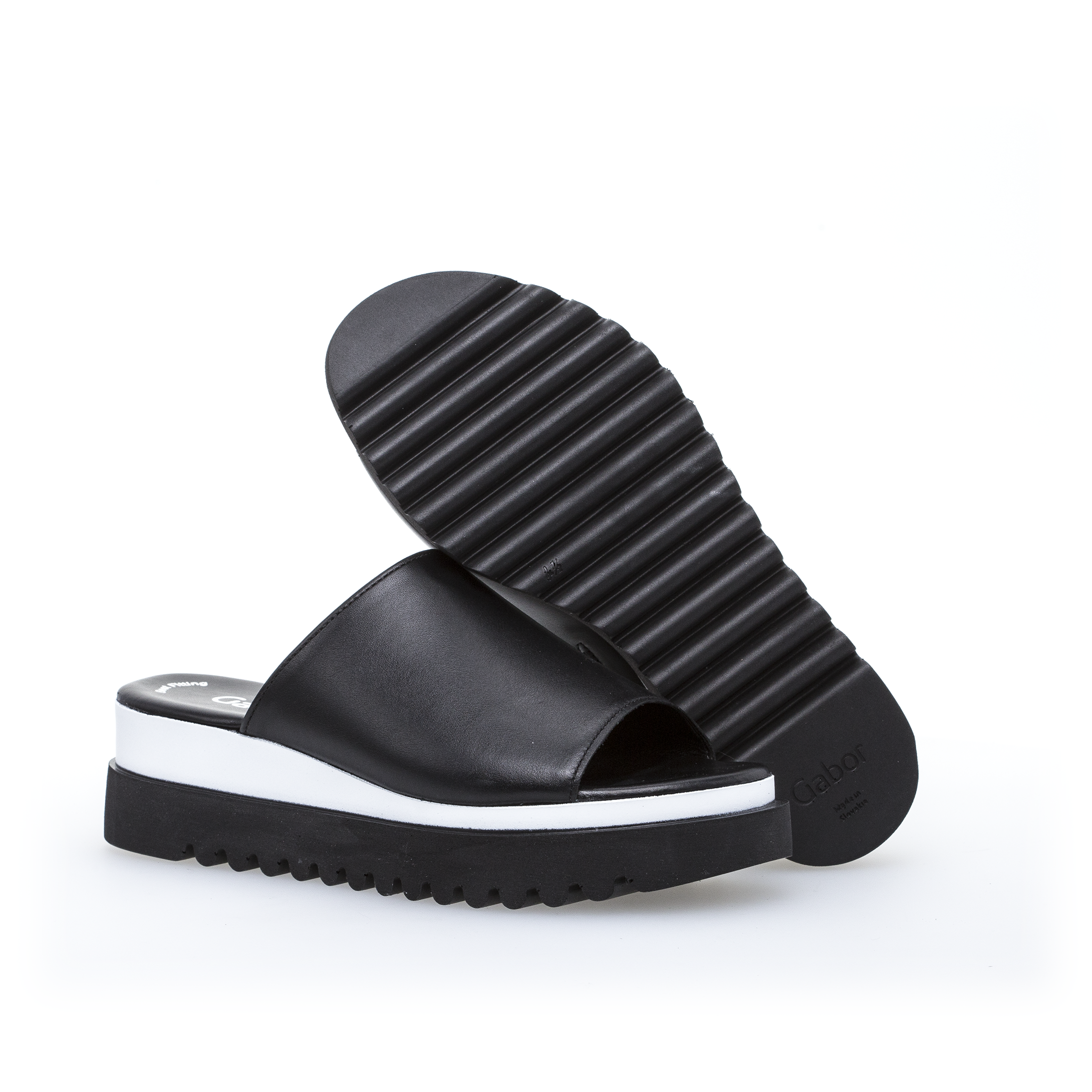24.613 - WIDE BAND SLIP ON SANDAL