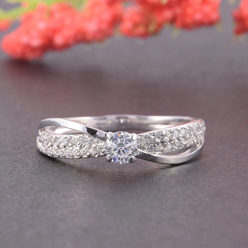 Versatile design, high-end light luxury temperament, couple ring