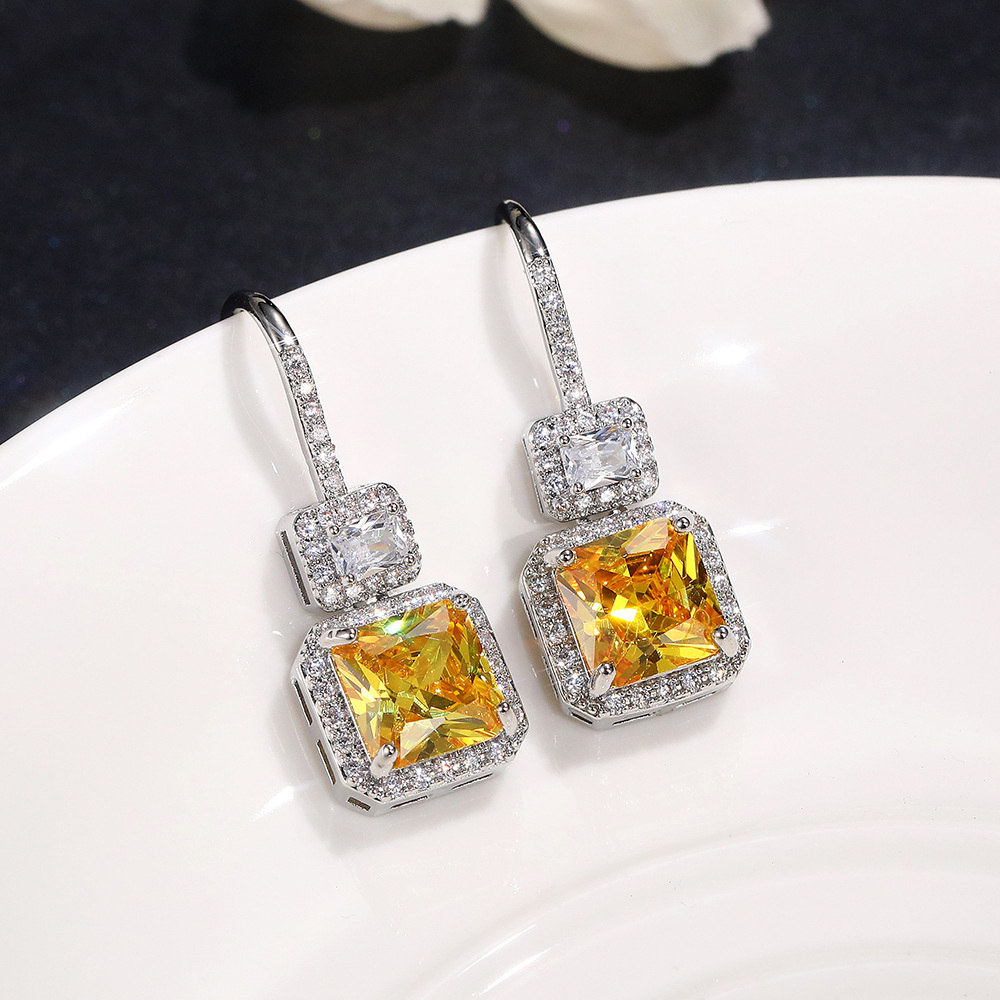 Luxury and fashionable yellow retro high-end earrings