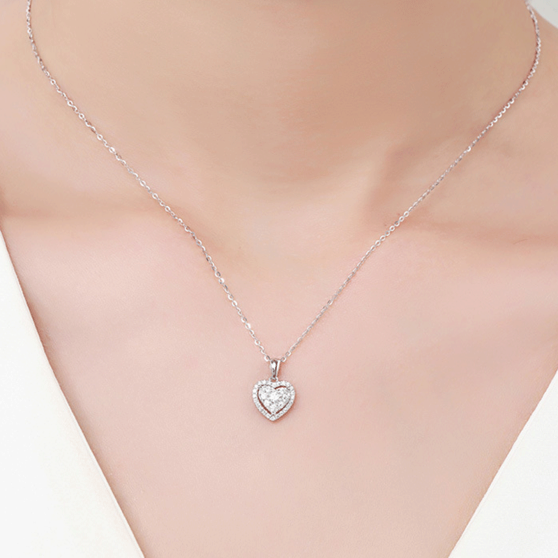 Light luxury niche metal love necklace