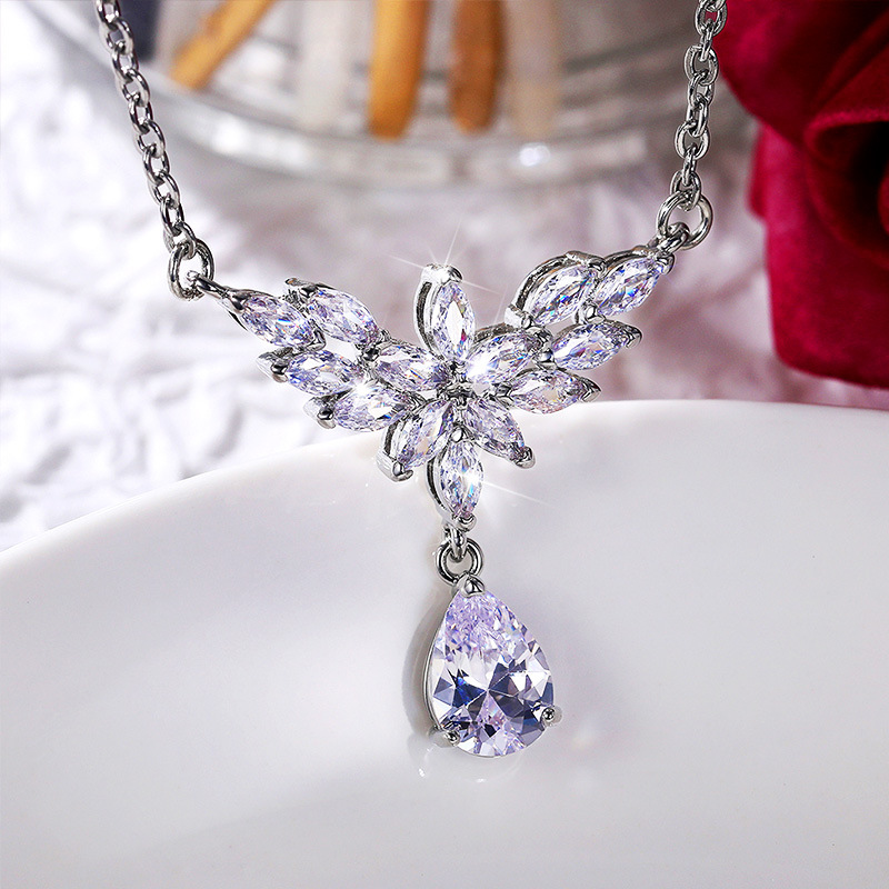 Exquisite pear-shaped water drop pendant necklace for women
