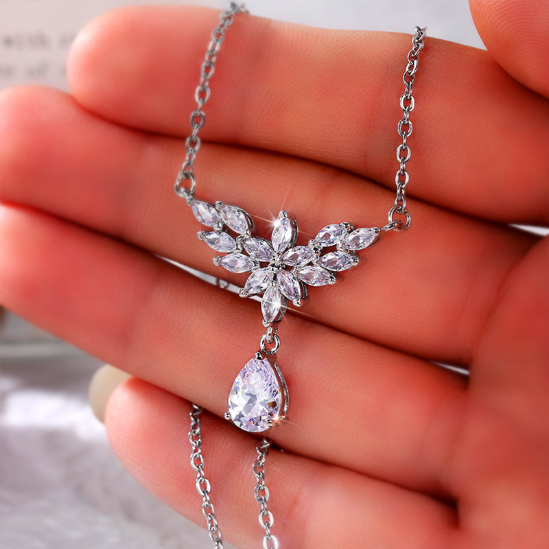 Exquisite pear-shaped water drop pendant necklace for women
