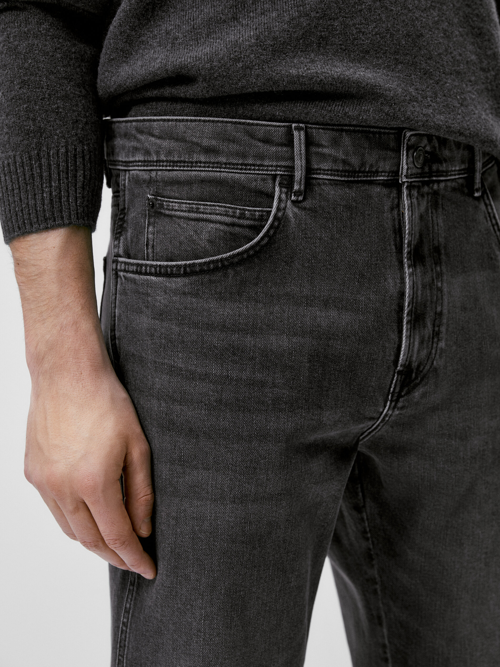 Pantalón vaquero stone wash tapered fit - GRIS