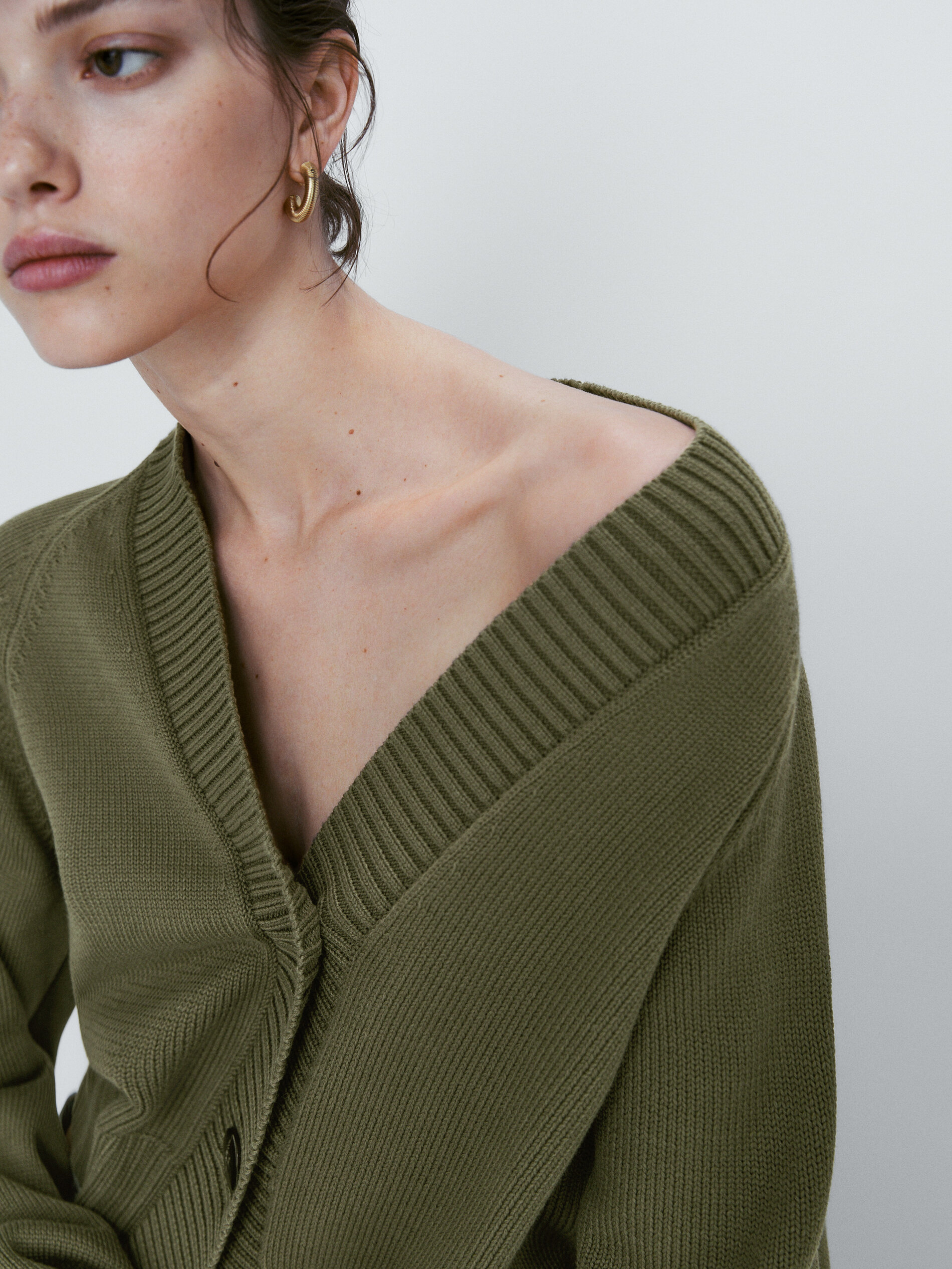 Cárdigan de punto cuello pico botones - KAKI