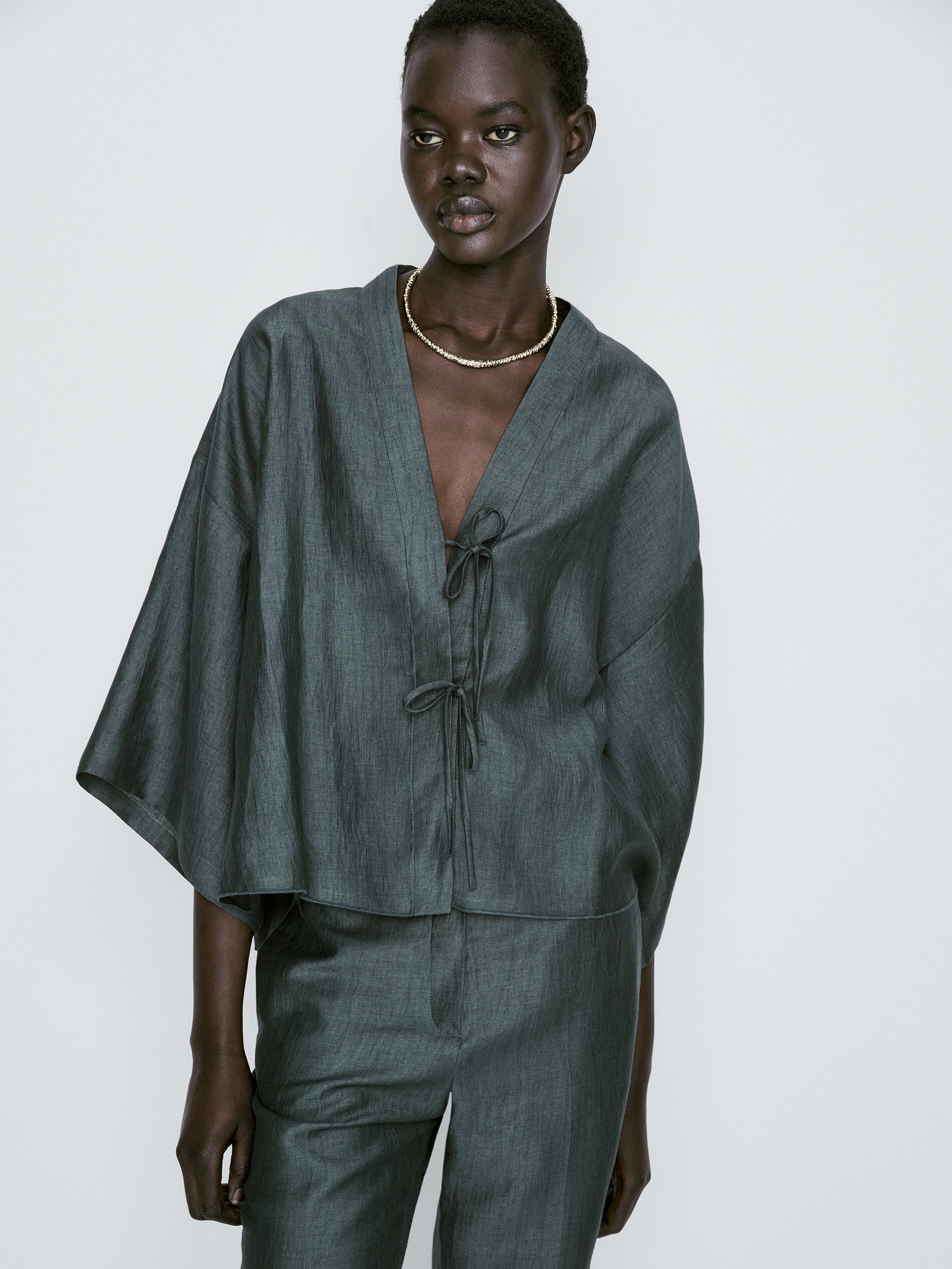 Kimono corto mezcla lino lazos - VERDE