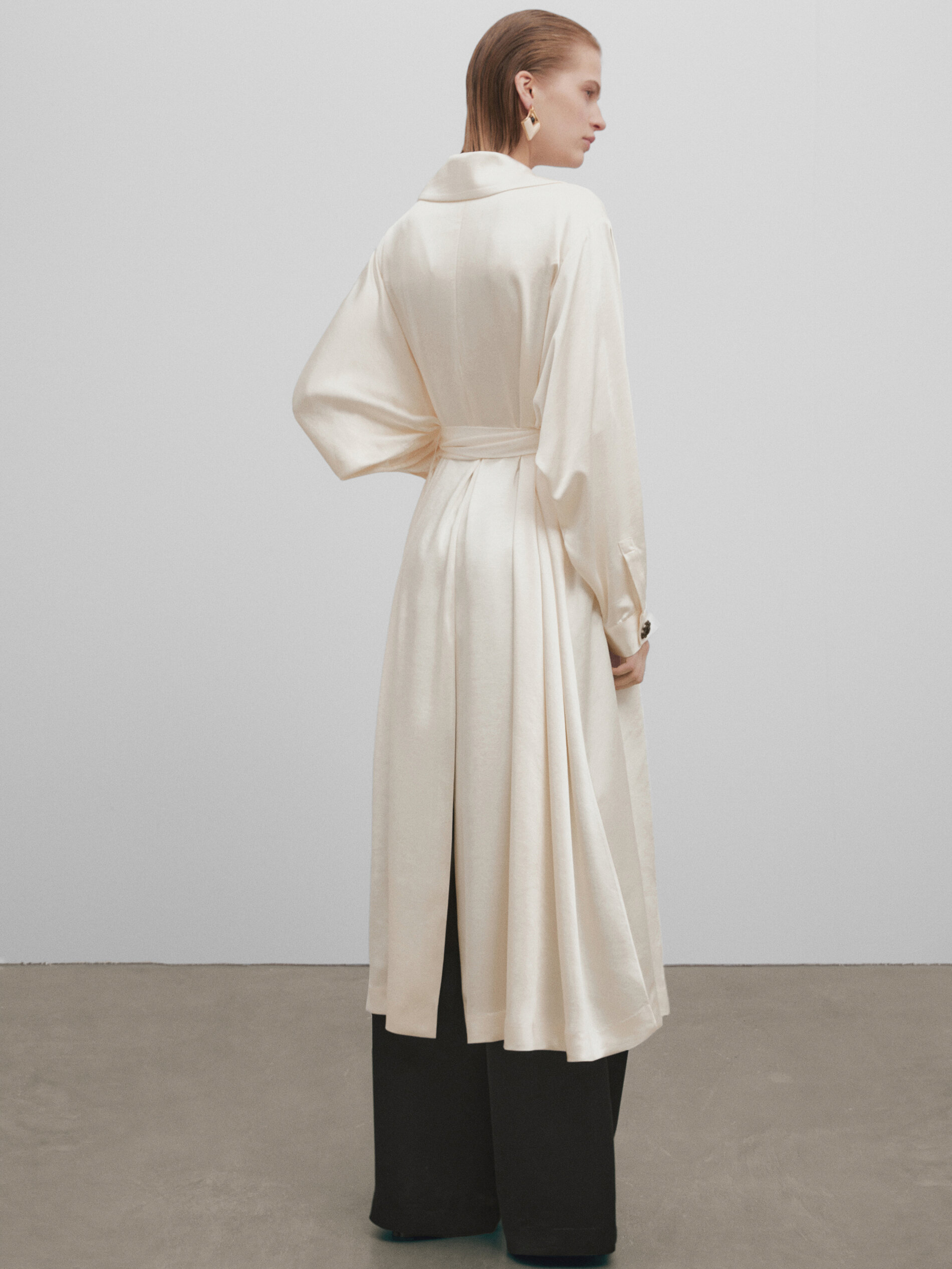 Gabardina satinada botones -Studio - CRUDO