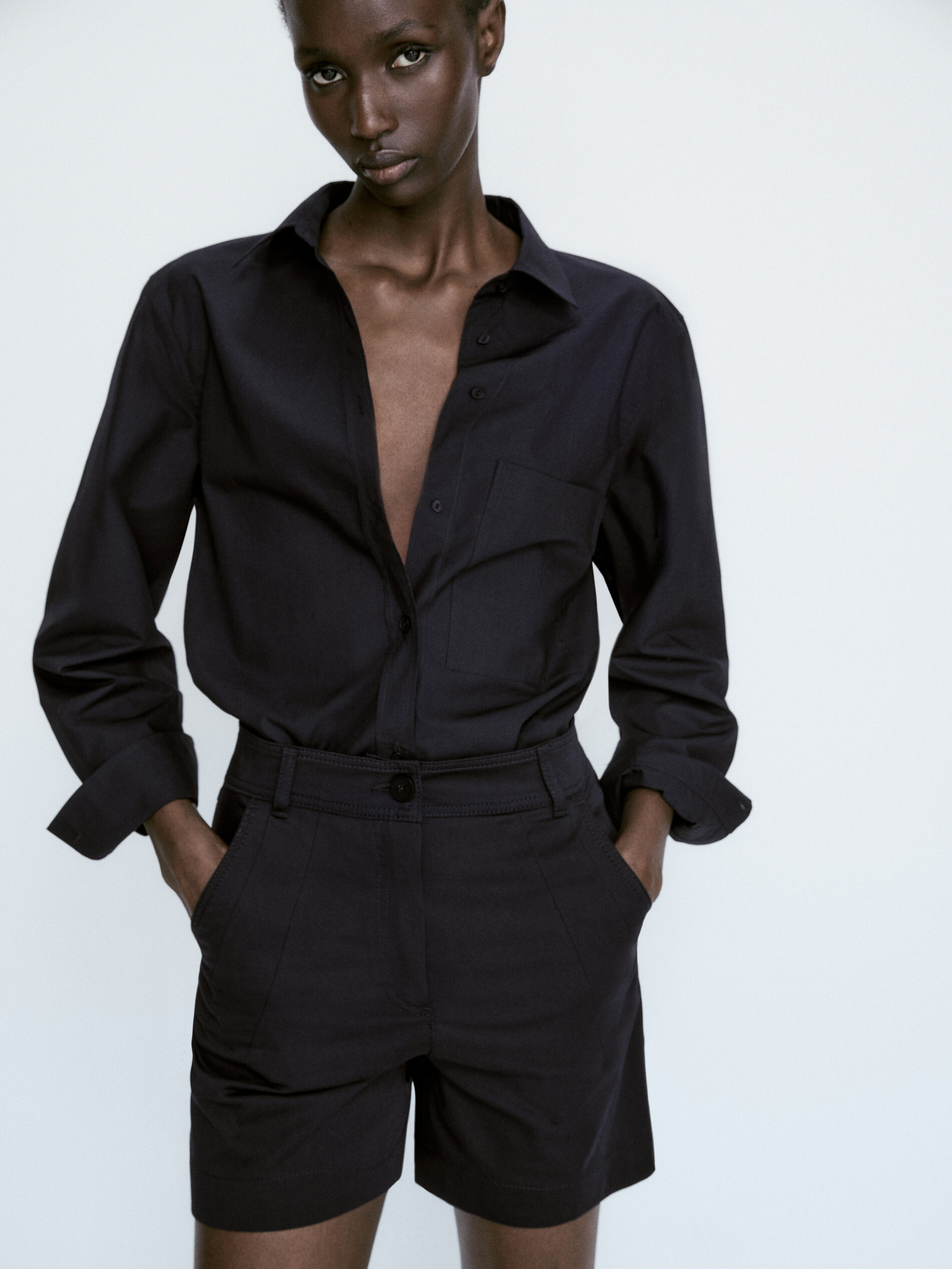 Bermuda con algodón detalle pespuntes - AZUL MARINO