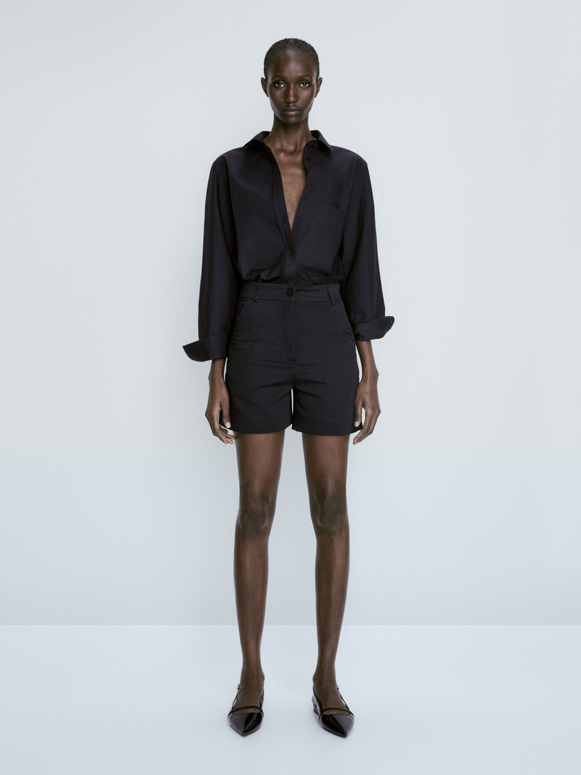 Bermuda con algodón detalle pespuntes - AZUL MARINO