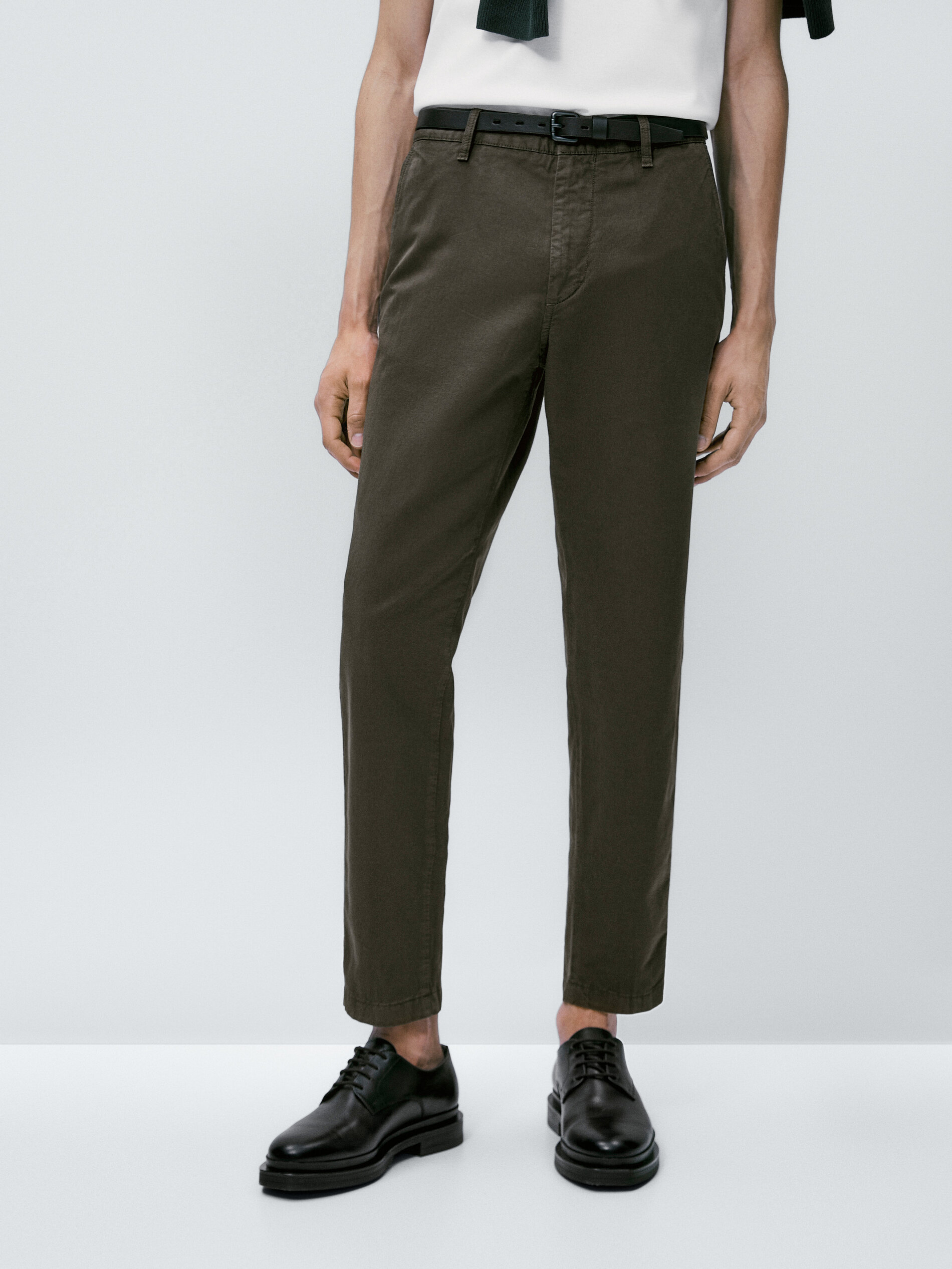 Pantalón chino con lino y algodón tapered fit - KAKI