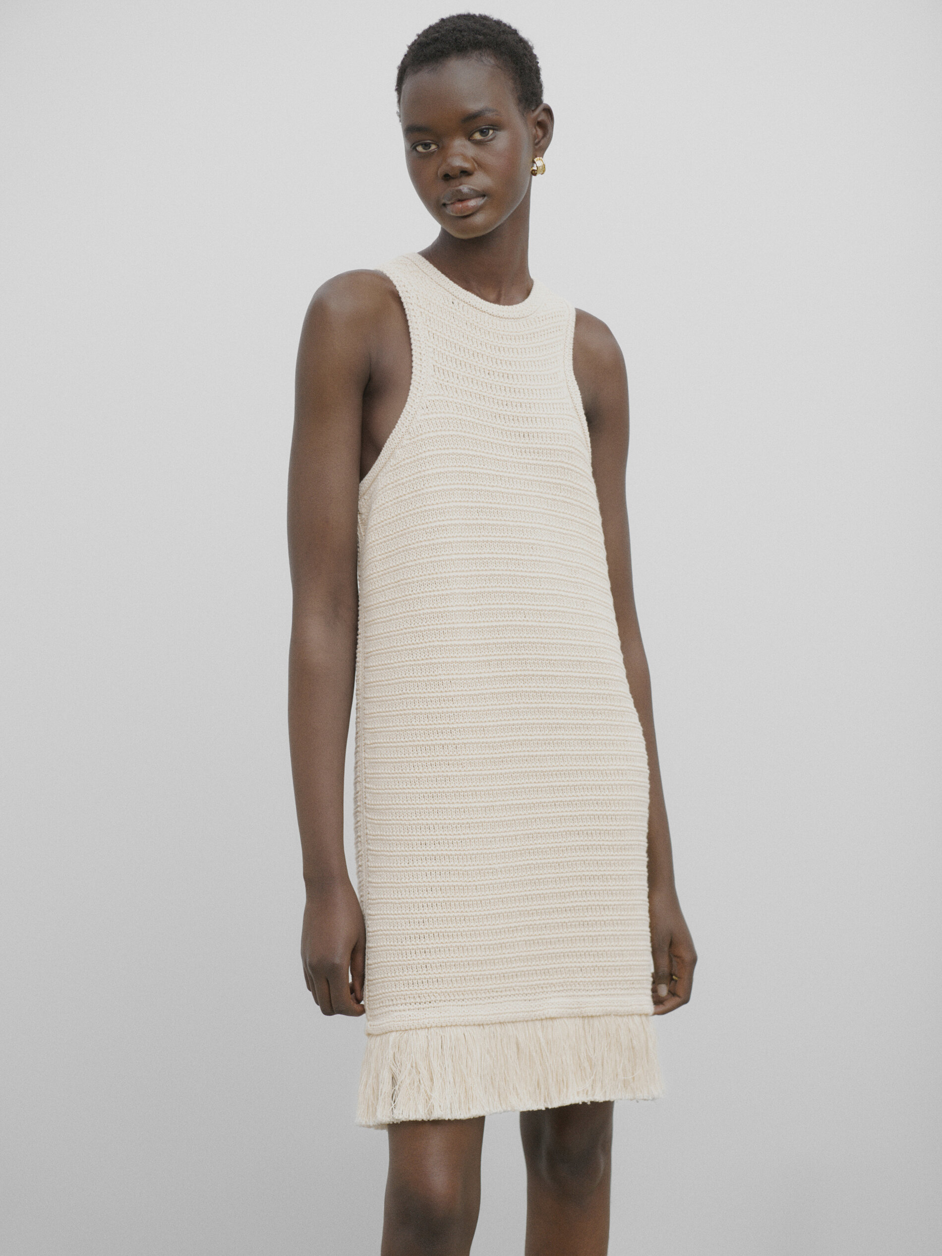 Vestido corto punto crochet flecos -Studio - BEIGE