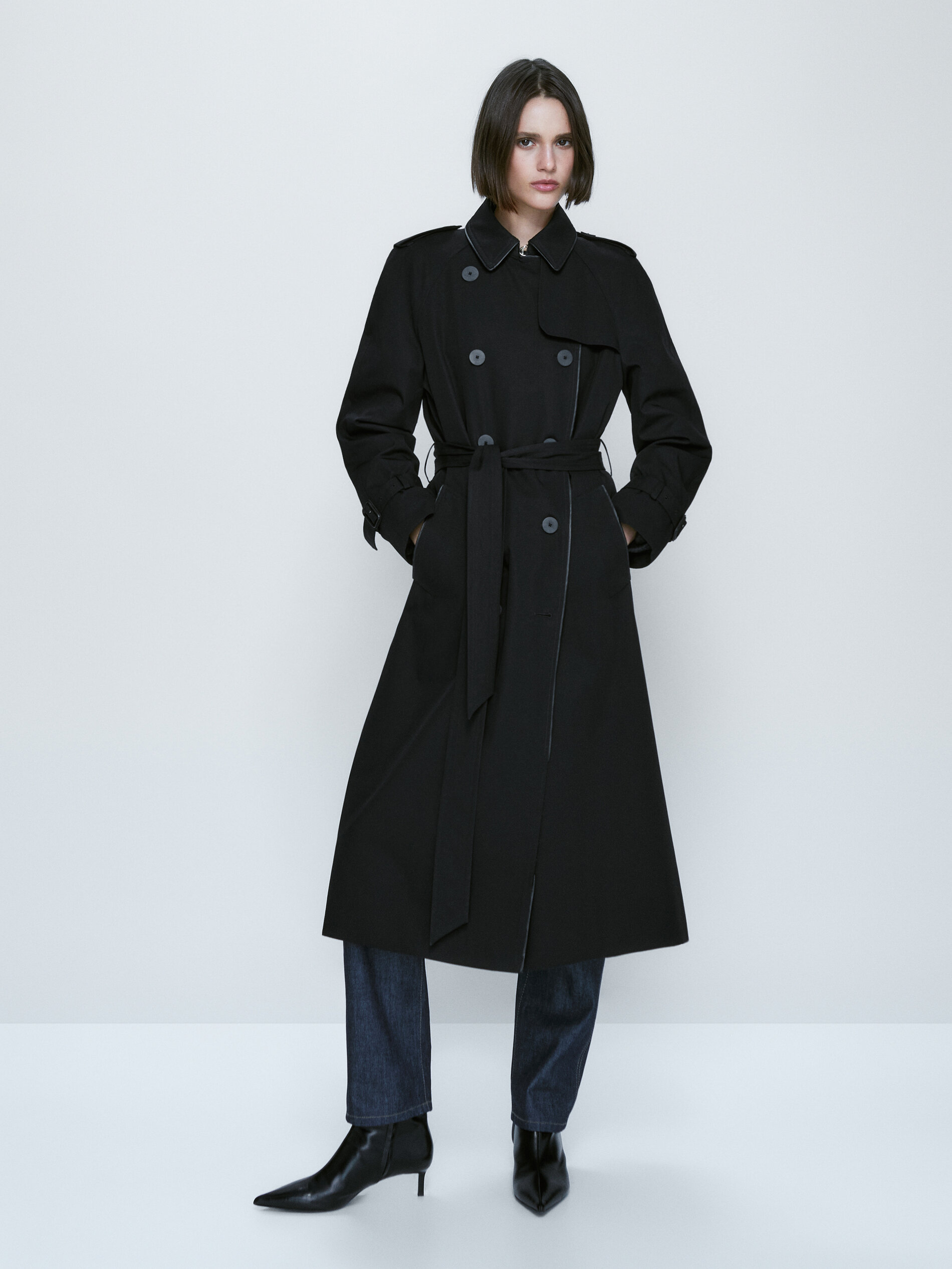 Gabardina detalle vivo - NEGRO