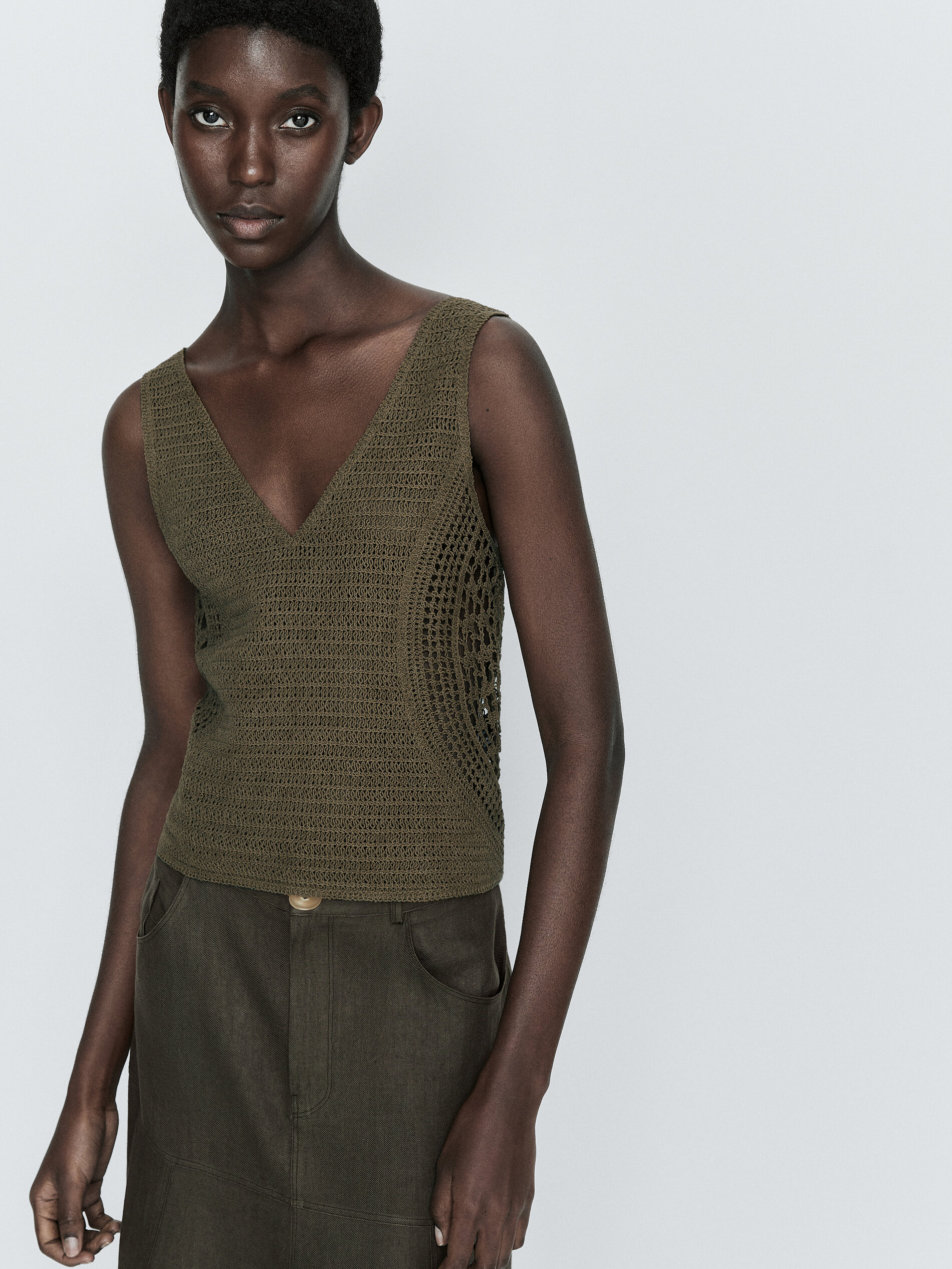 Top crochet escote pico - KAKI