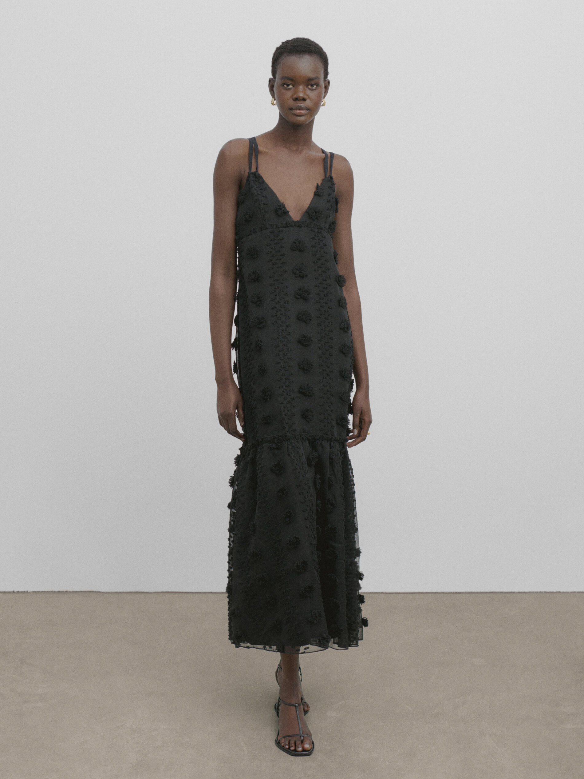 Vestido largo relieve doble tirante -Studio - NEGRO