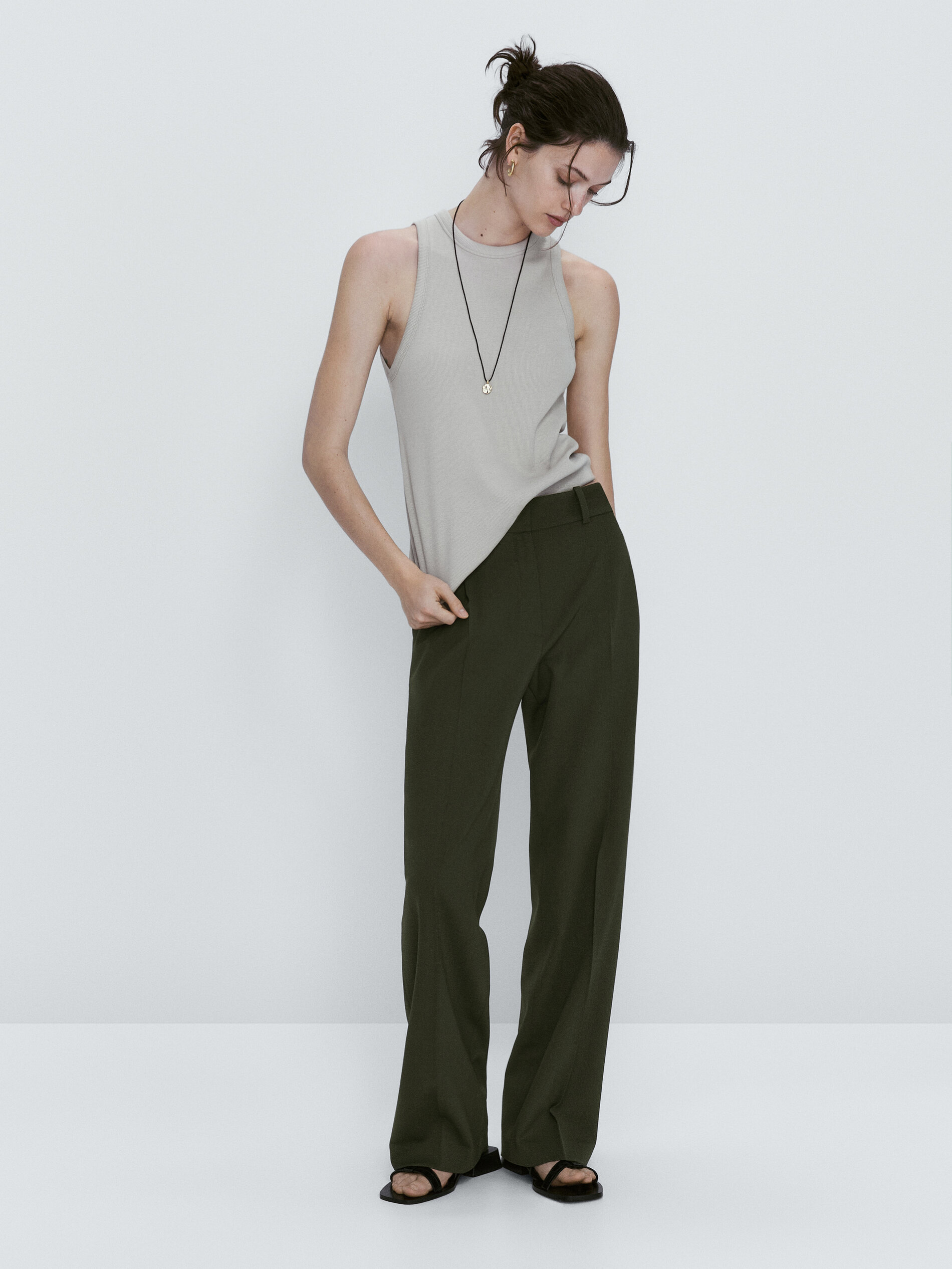 Pantalón mezcla lana detalle solapa - KAKI