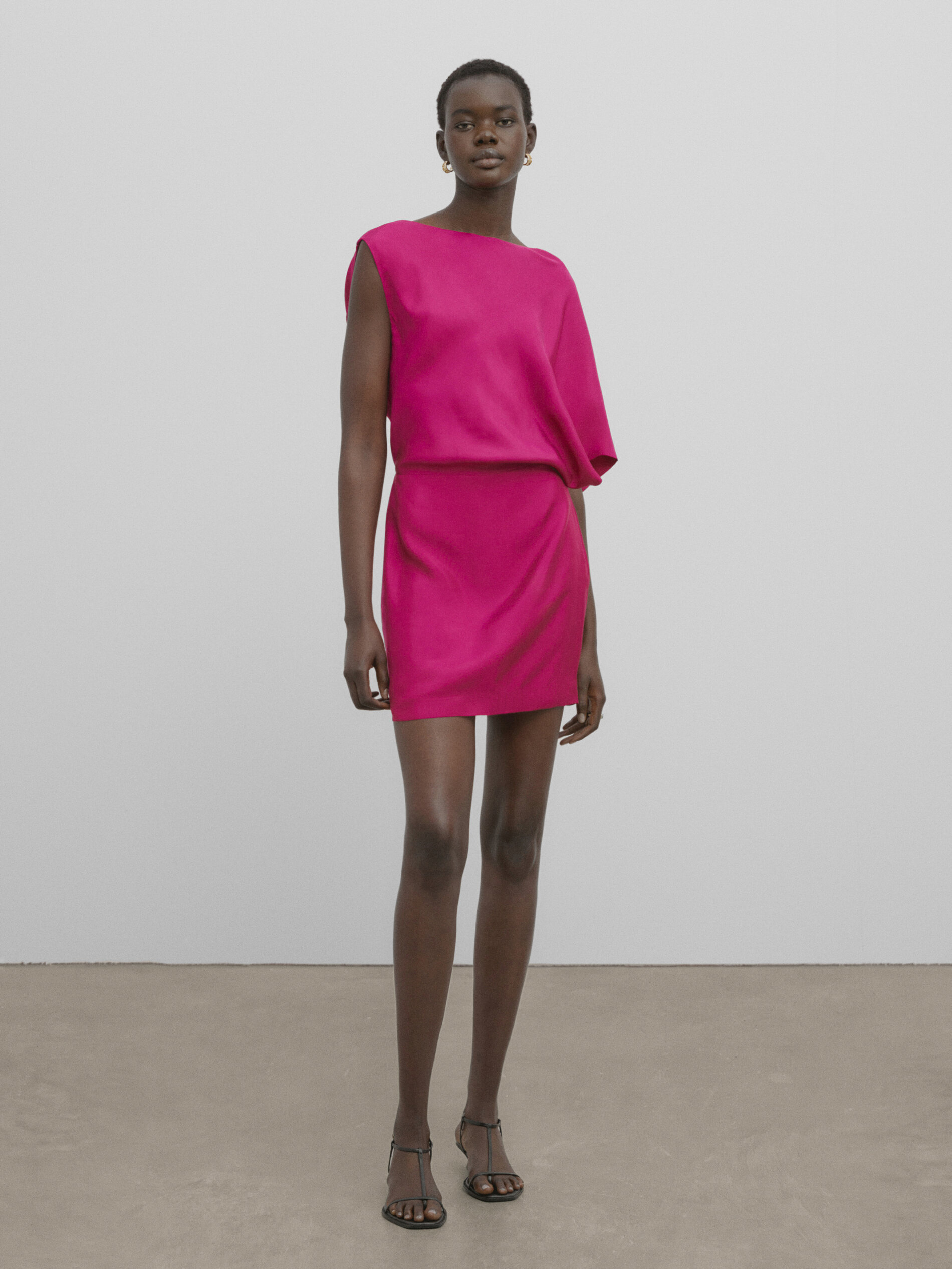 Vestido corto asimétrico -Studio - FUCSIA