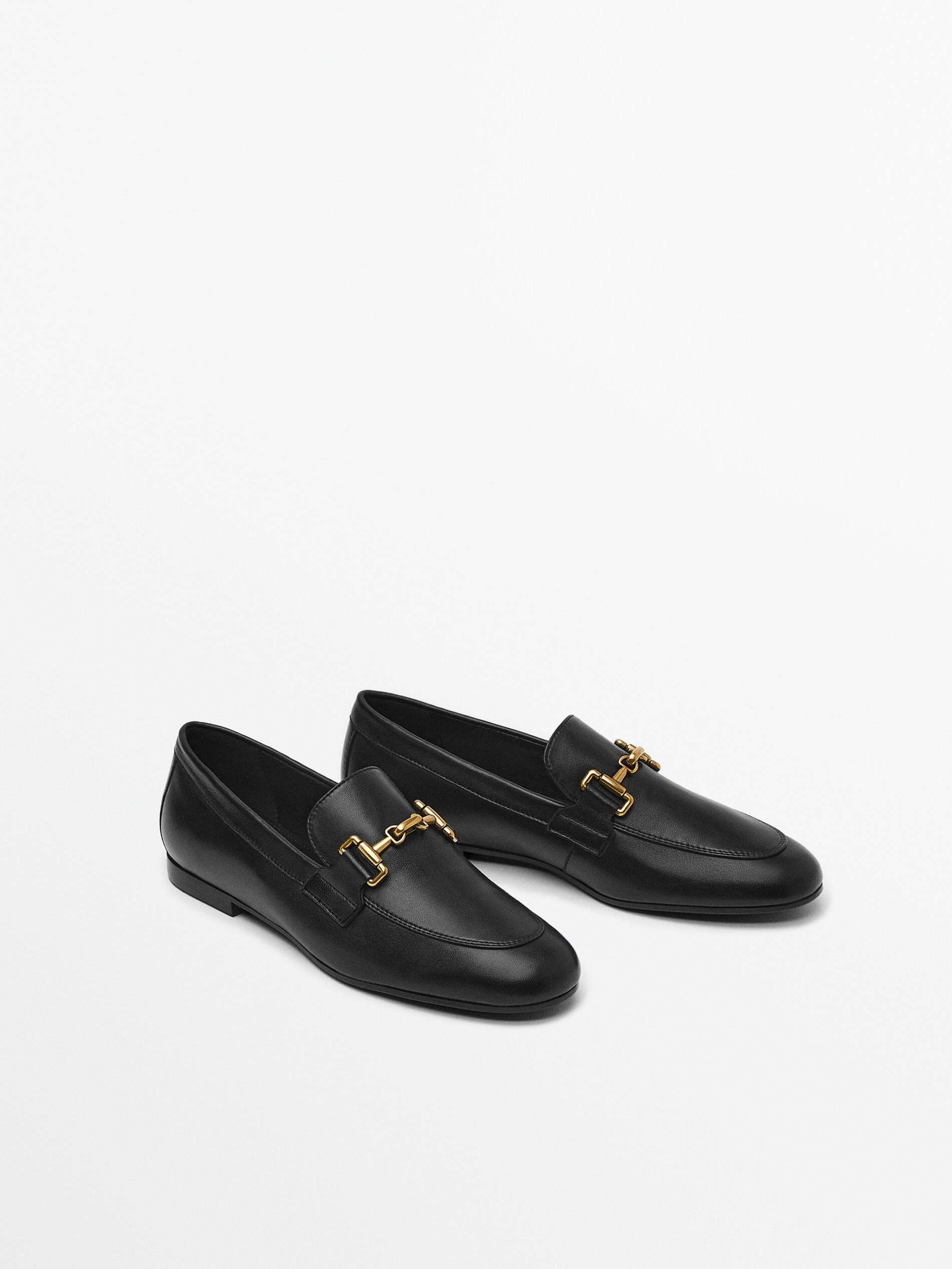 Mocasín piel hebilla metálica - NEGRO