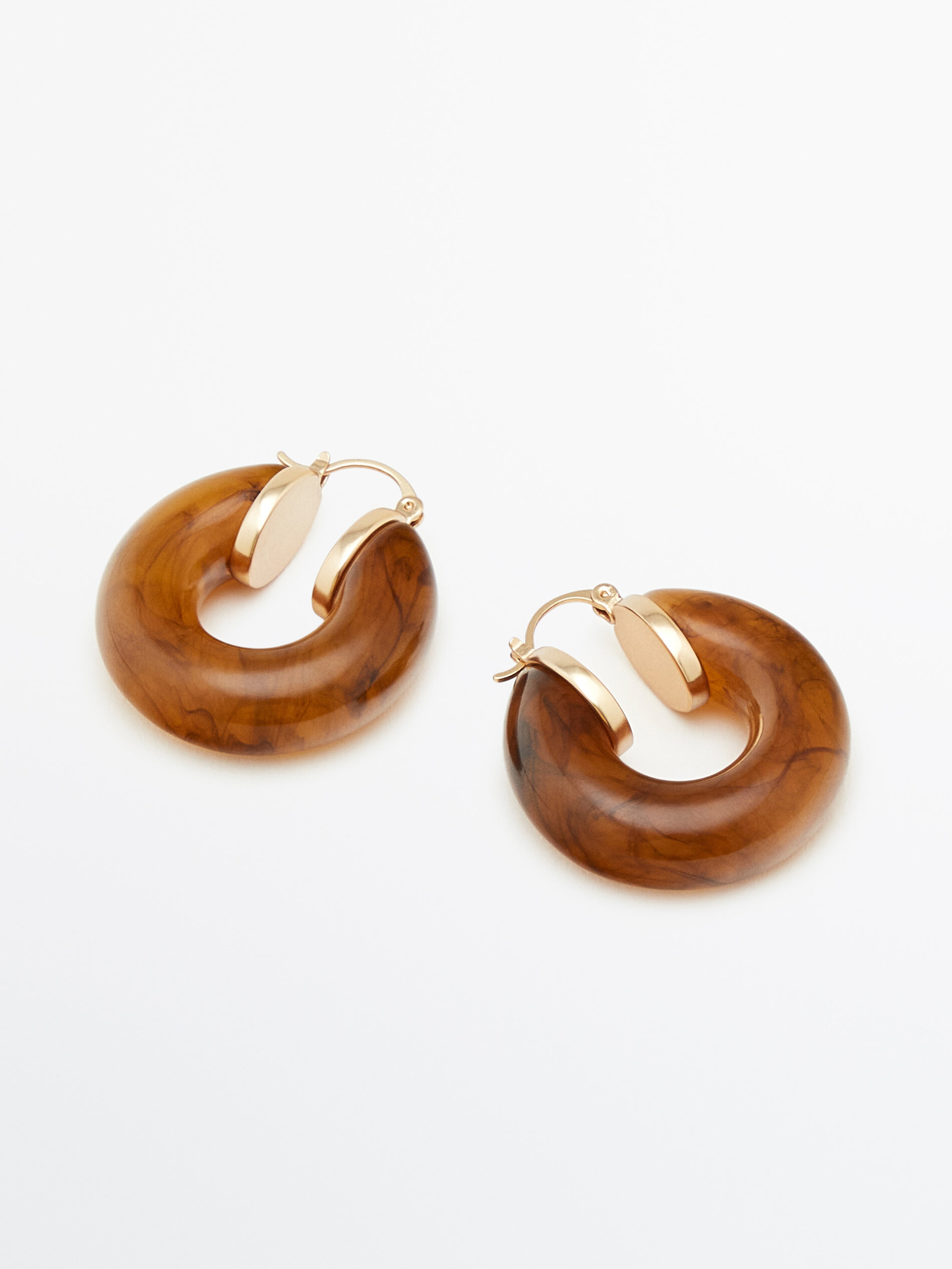 Pendientes resina efecto carey baño oro - DORADO