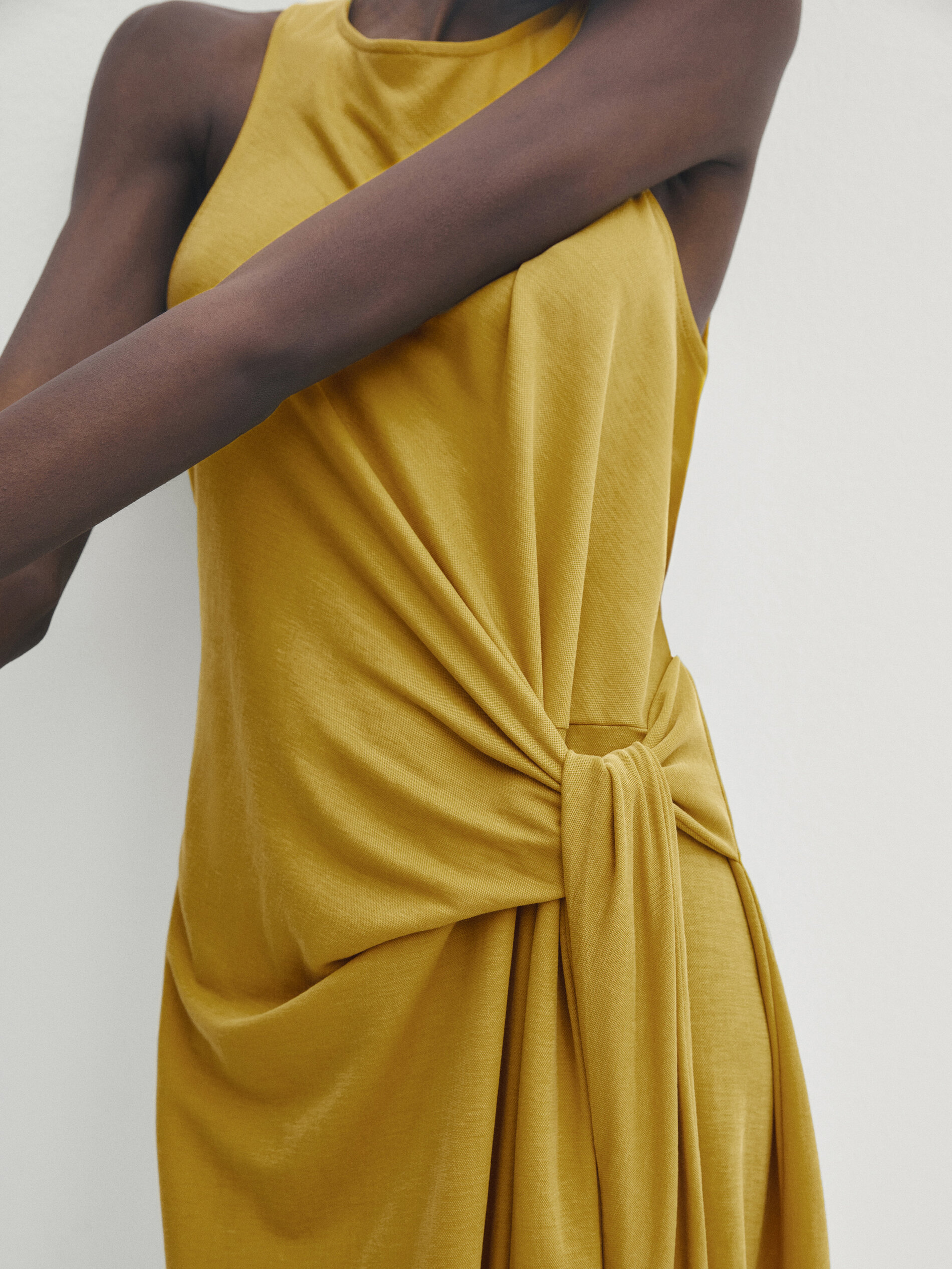 Vestido midi detalle nudo - AMARILLO MOSTAZA