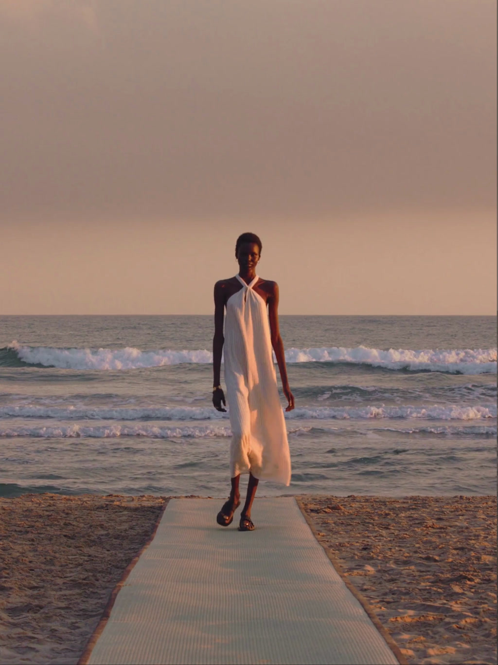 Vestido estructura tirante cruzado - CRUDO