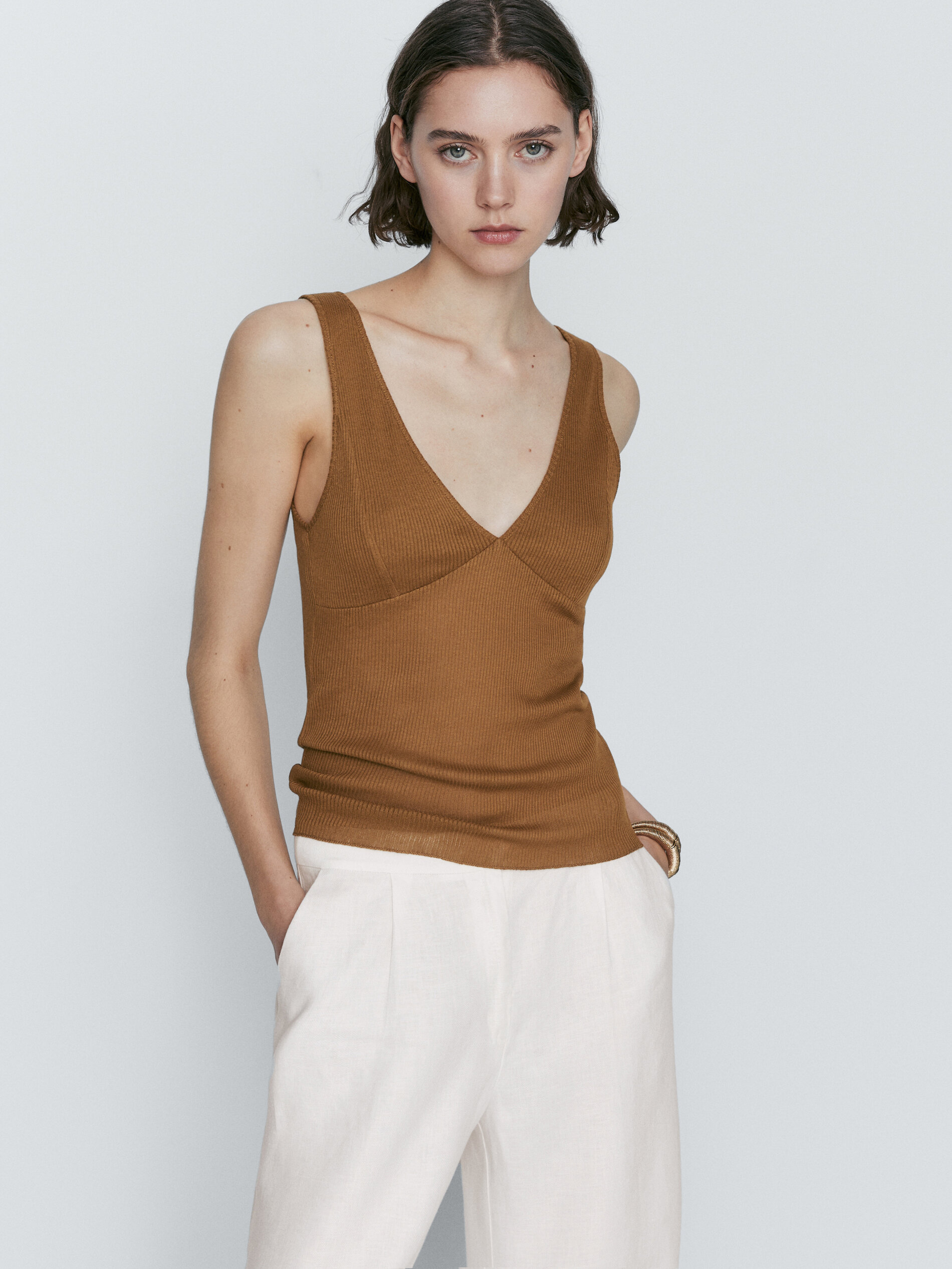 Camiseta tirantes detalle costura - TOSTADO