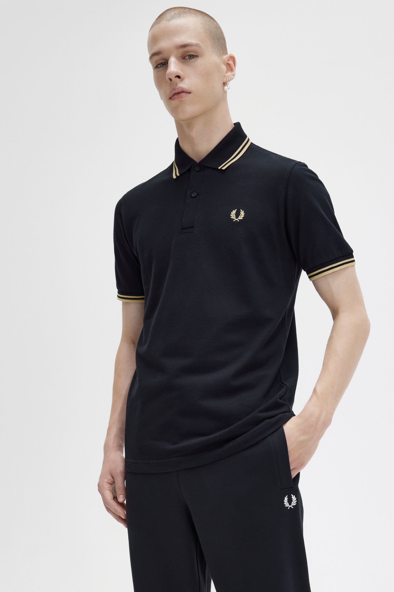 The Fred Perry ShirtM12 Black / Champagne / Champagne