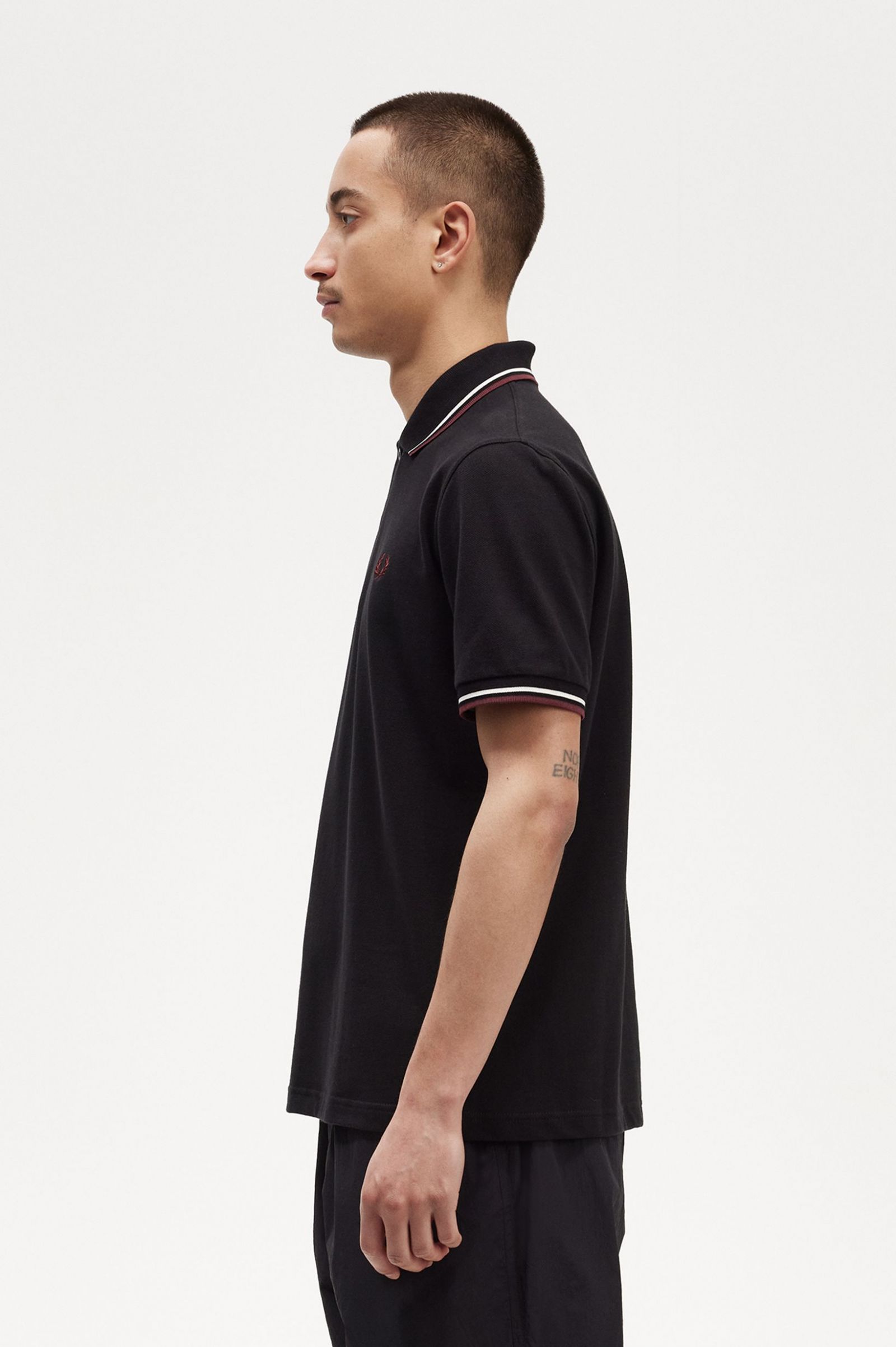 The Fred Perry ShirtM12 Black / Ecru / Oxblood