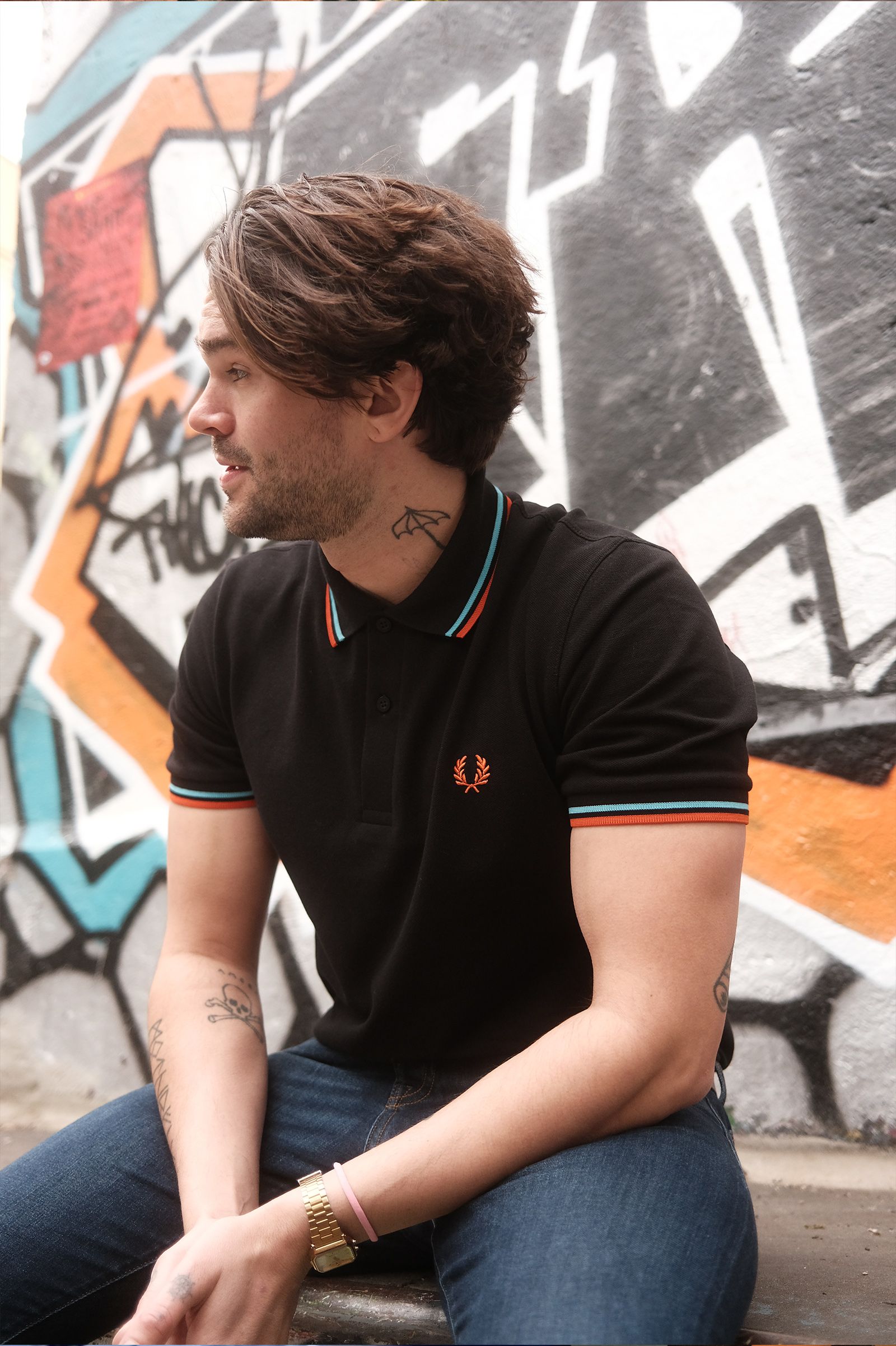 The Fred Perry ShirtM12 Black / Hamburg Sky Blue / Orange Spray Paint