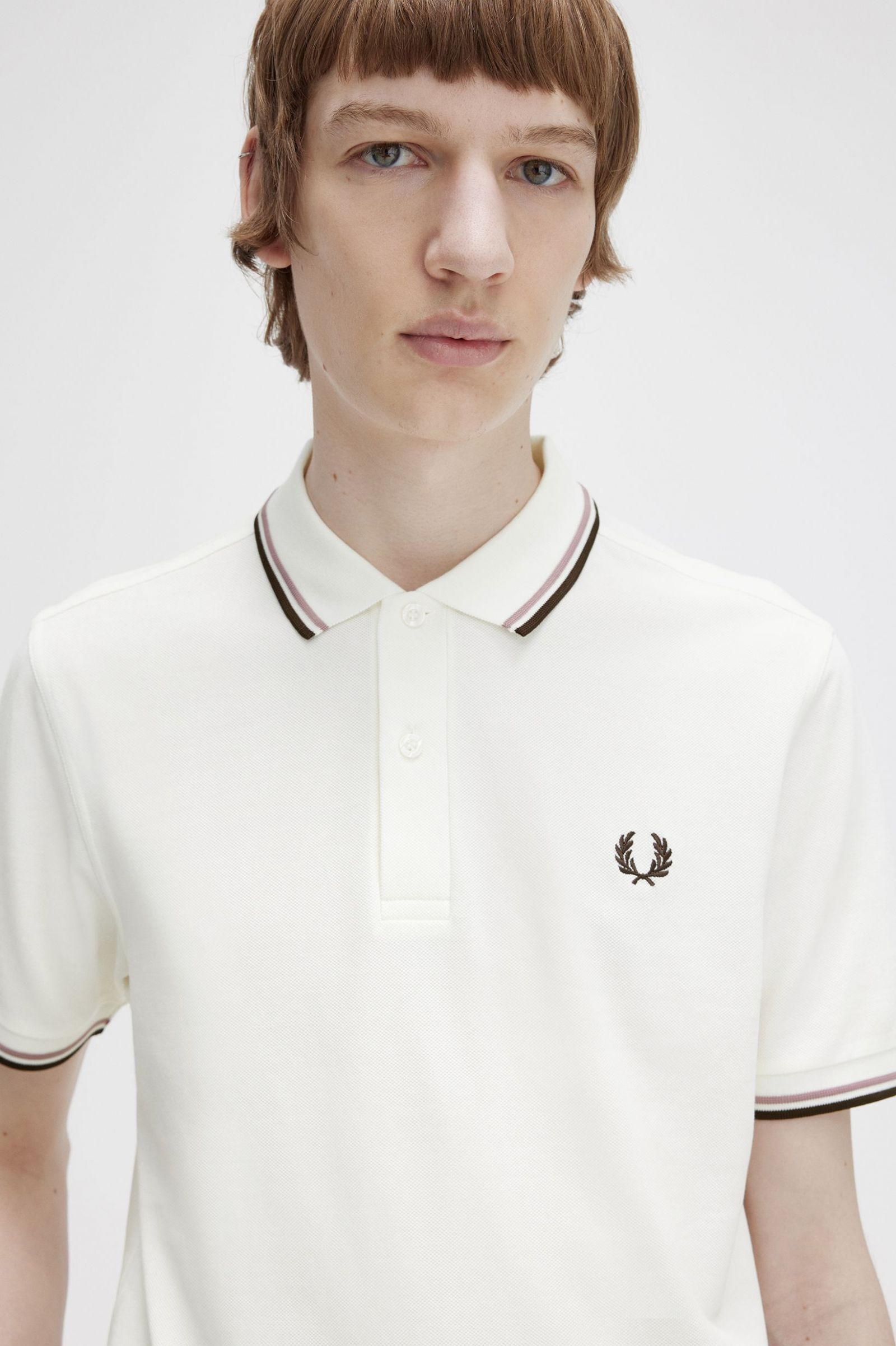 The Fred Perry ShirtM3600 Snow White / Deep Pink / Burnt Tobacco