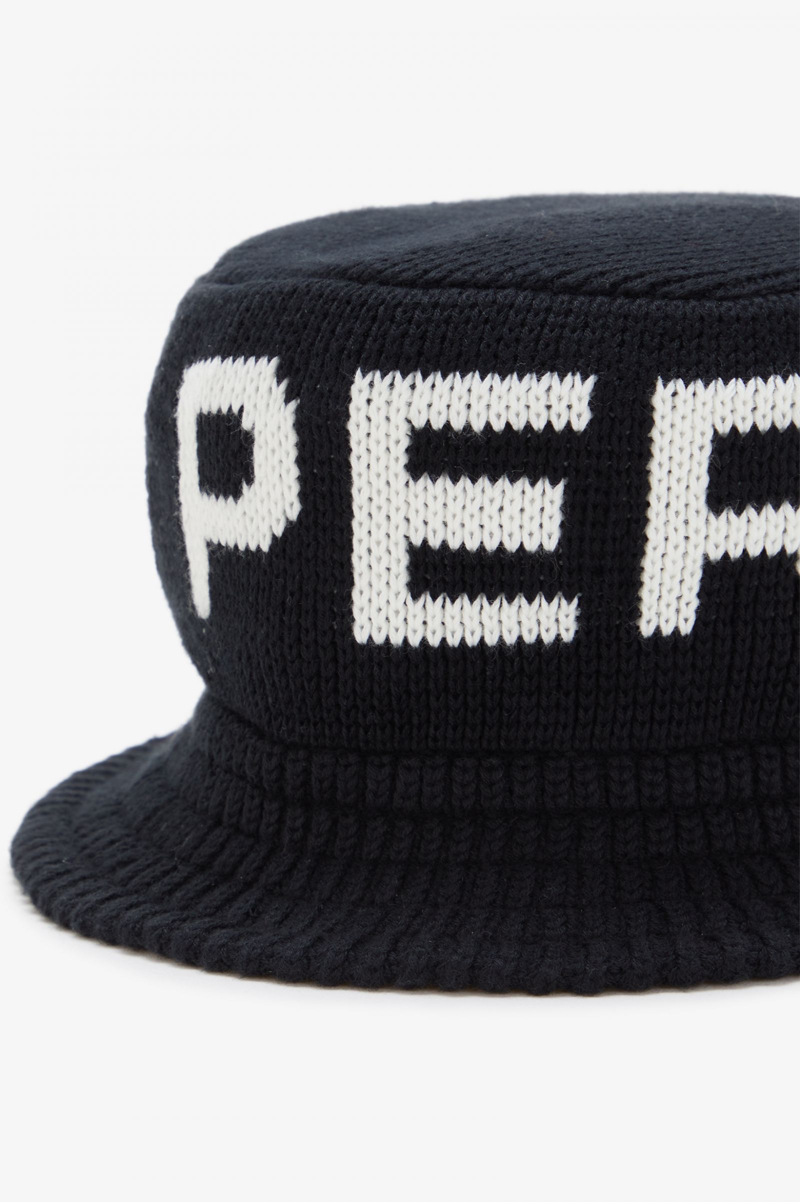 Knitted Bucket Hat Black / Snow White