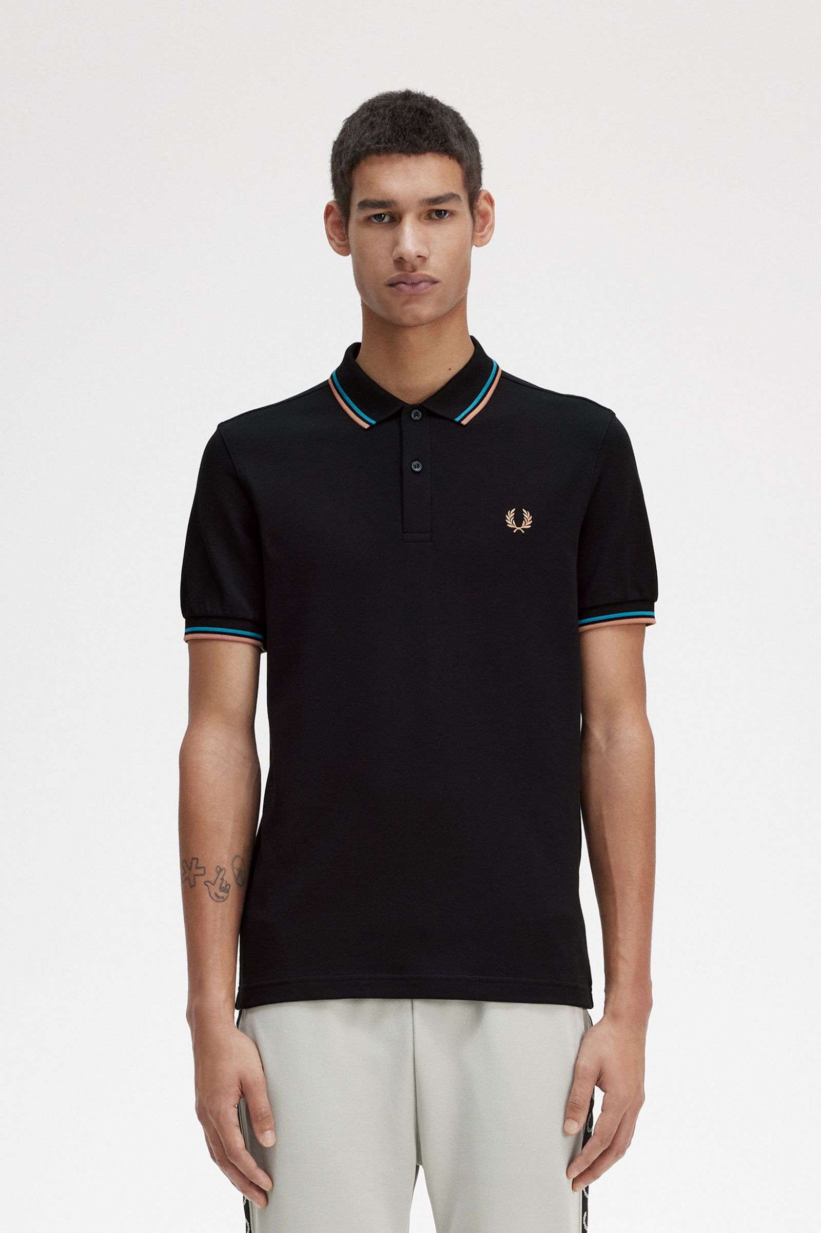 The Fred Perry ShirtM3600 Black / Cyber Blue / Light Rust