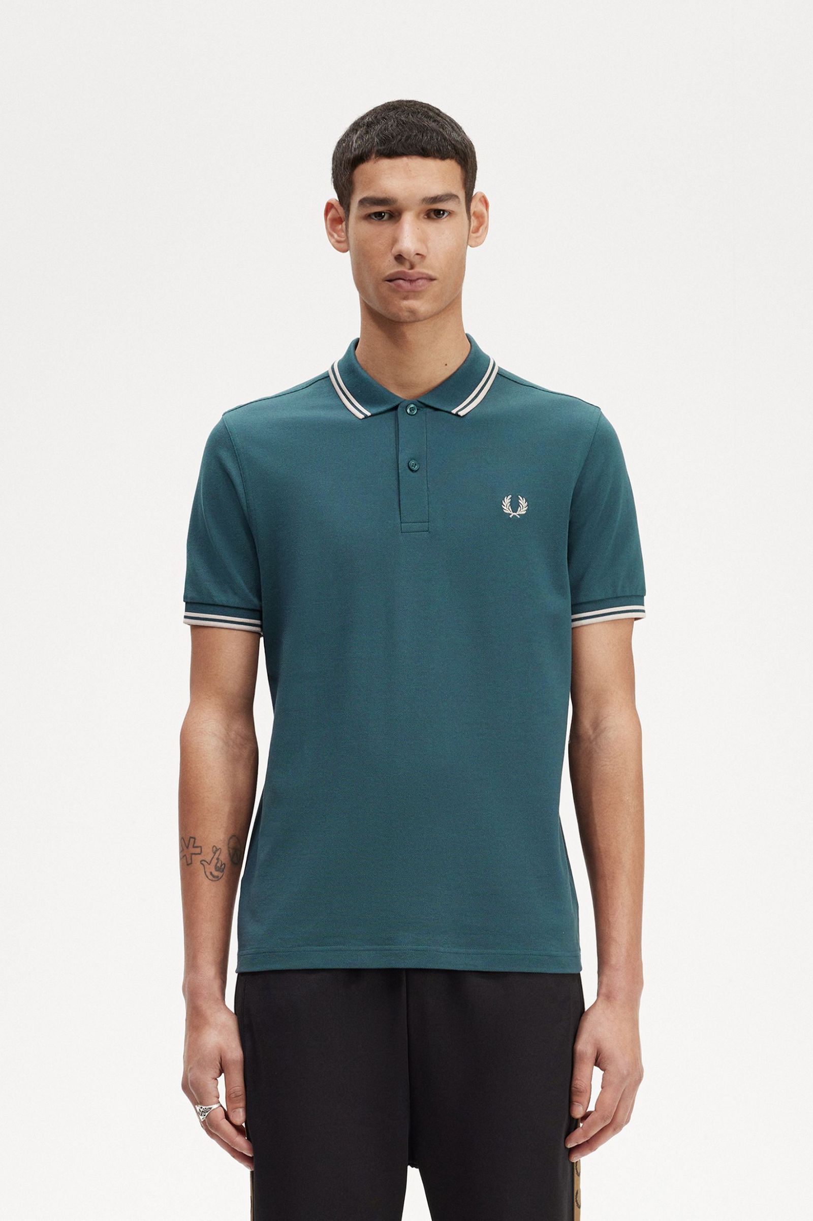 The Fred Perry ShirtM3600 Petrol Blue / Light Oyster / Light Oyster