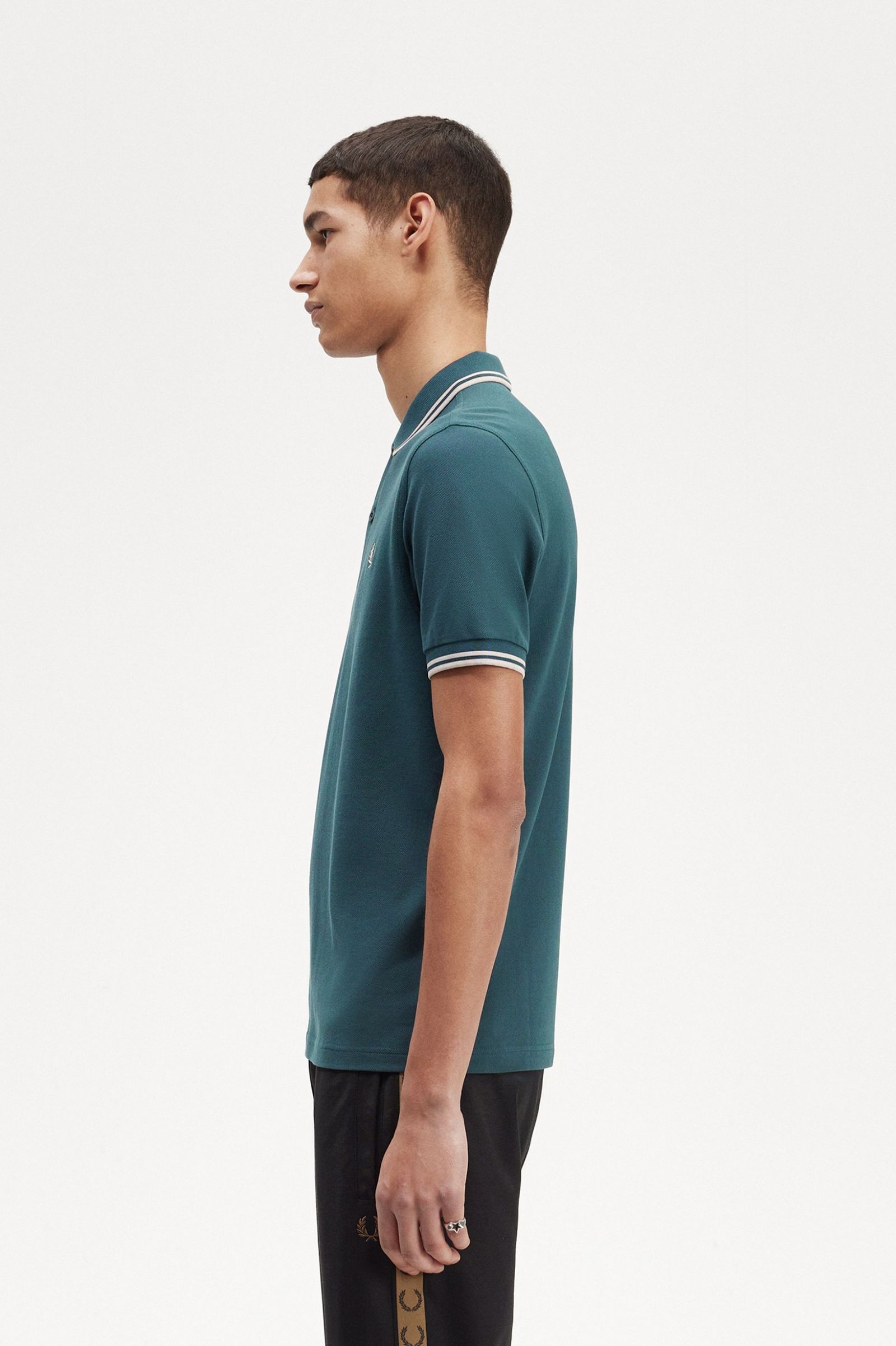 The Fred Perry ShirtM3600 Petrol Blue / Light Oyster / Light Oyster