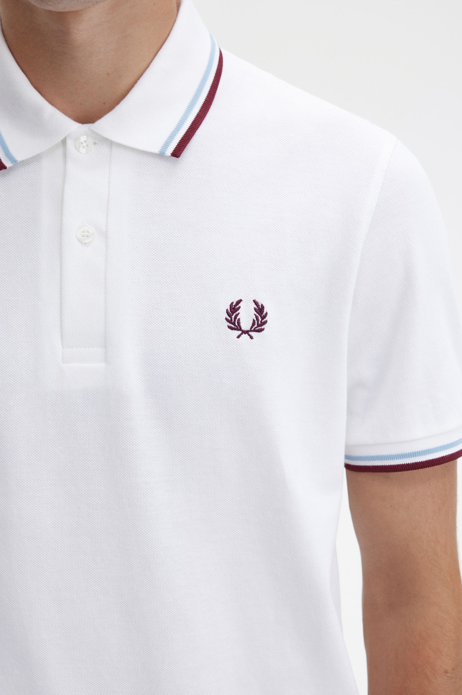 The Fred Perry ShirtM12 White / Ice / Maroon