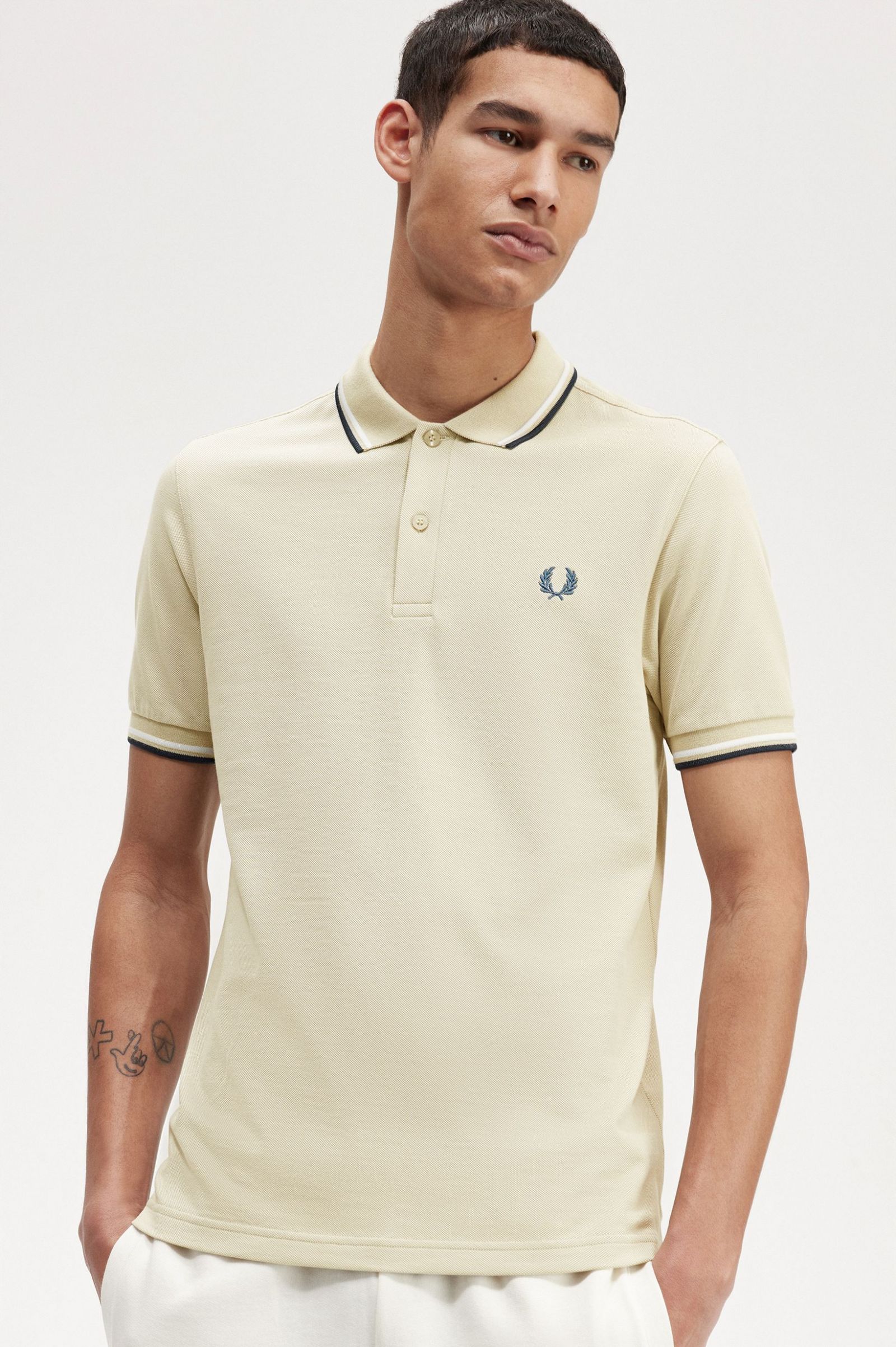 The Fred Perry ShirtM3600 Light Oyster / Snow White / Petrol Blue