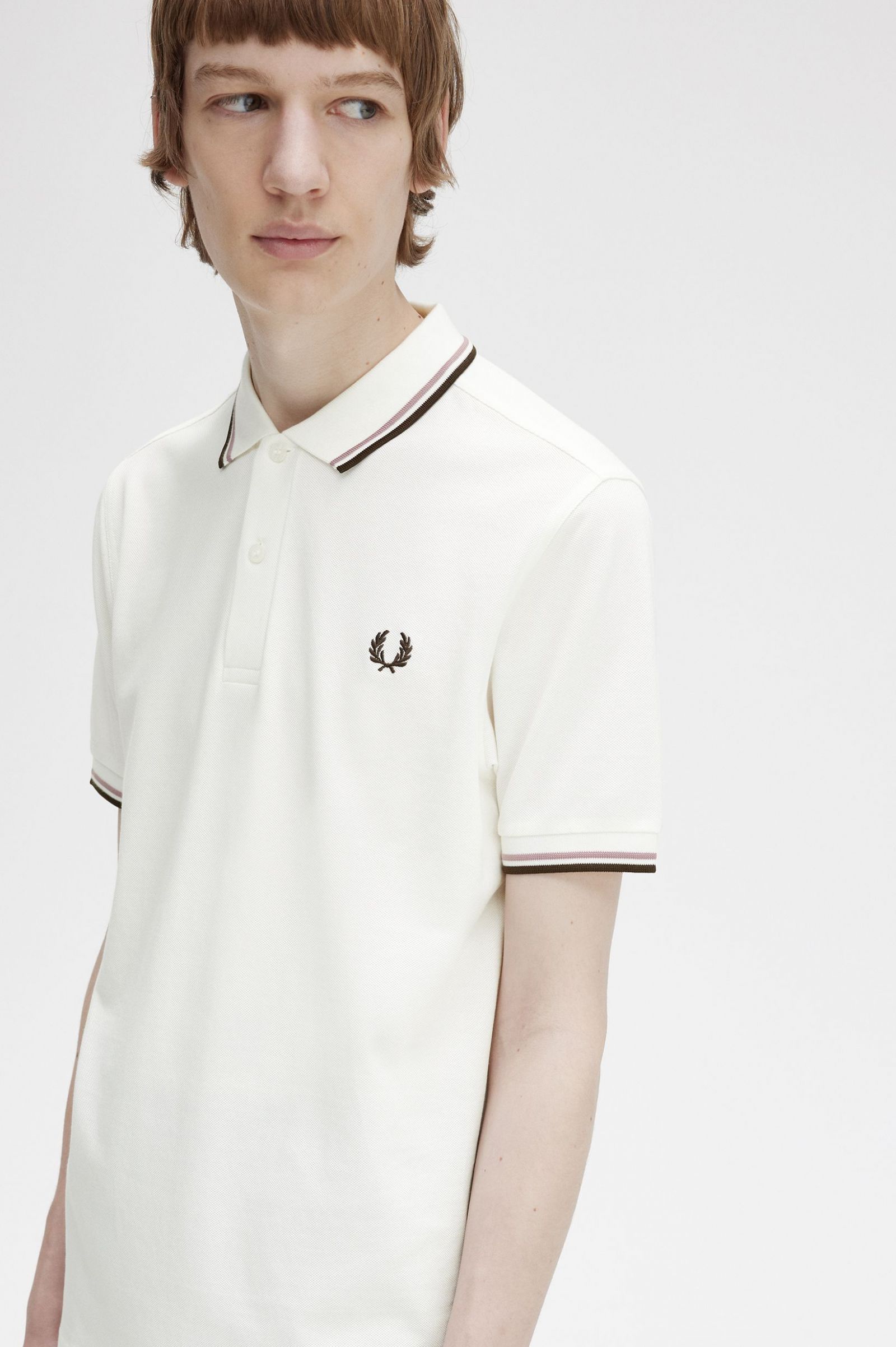 The Fred Perry ShirtM3600 Snow White / Deep Pink / Burnt Tobacco