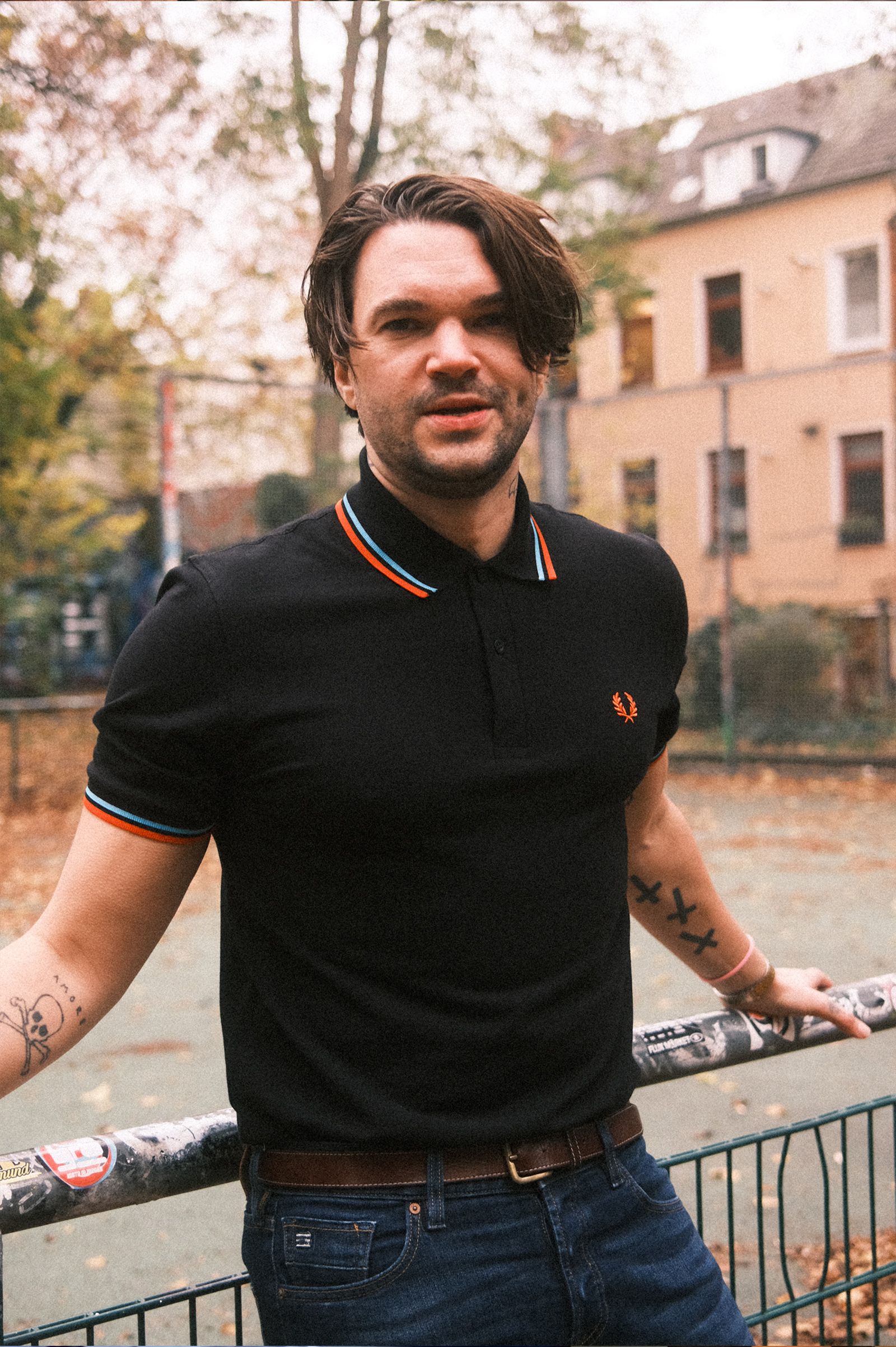 The Fred Perry ShirtM12 Black / Hamburg Sky Blue / Orange Spray Paint