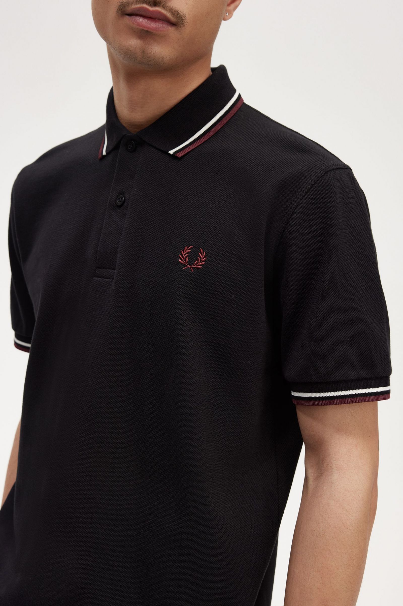 The Fred Perry ShirtM12 Black / Ecru / Oxblood