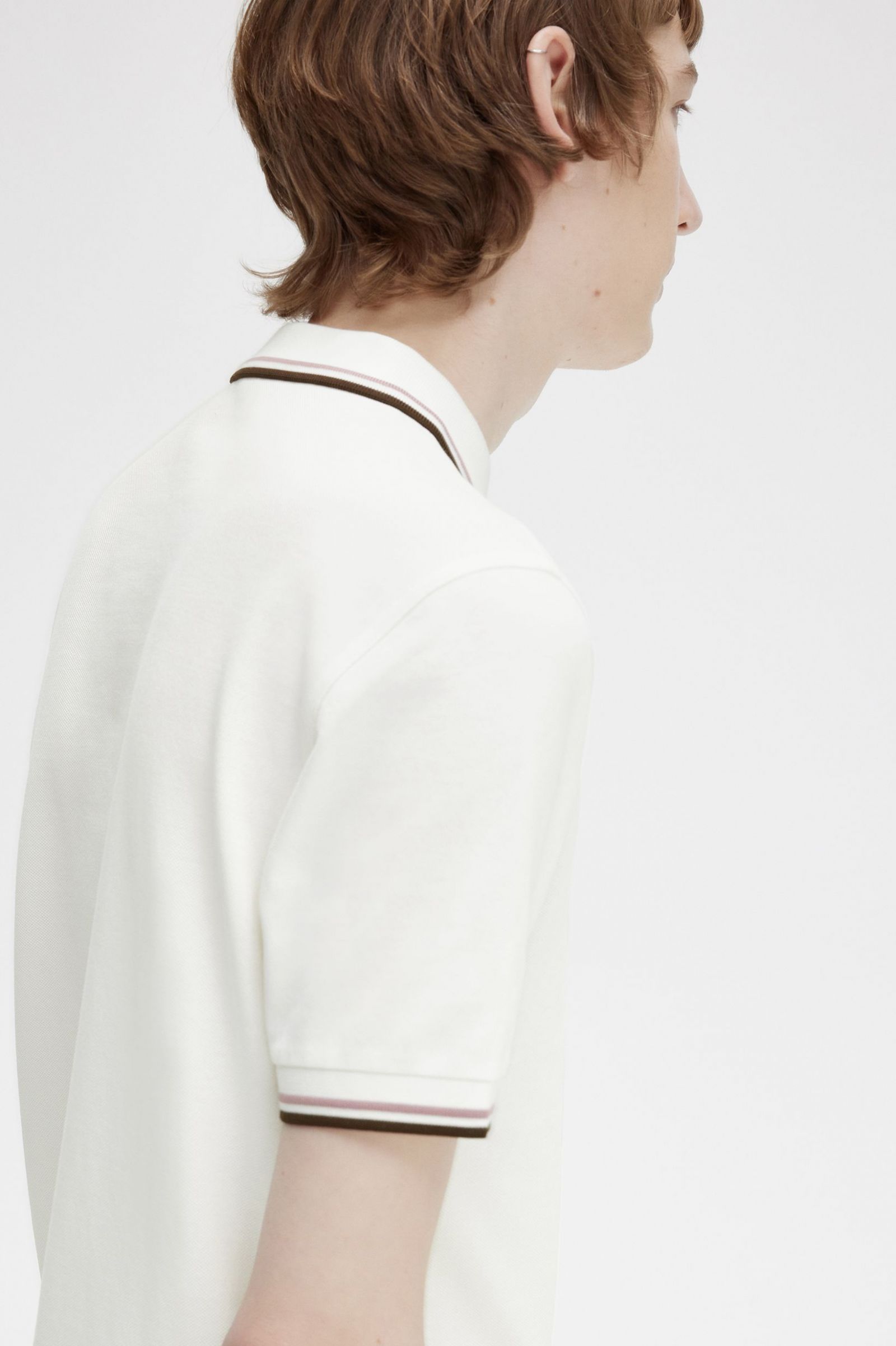 The Fred Perry ShirtM3600 Snow White / Deep Pink / Burnt Tobacco