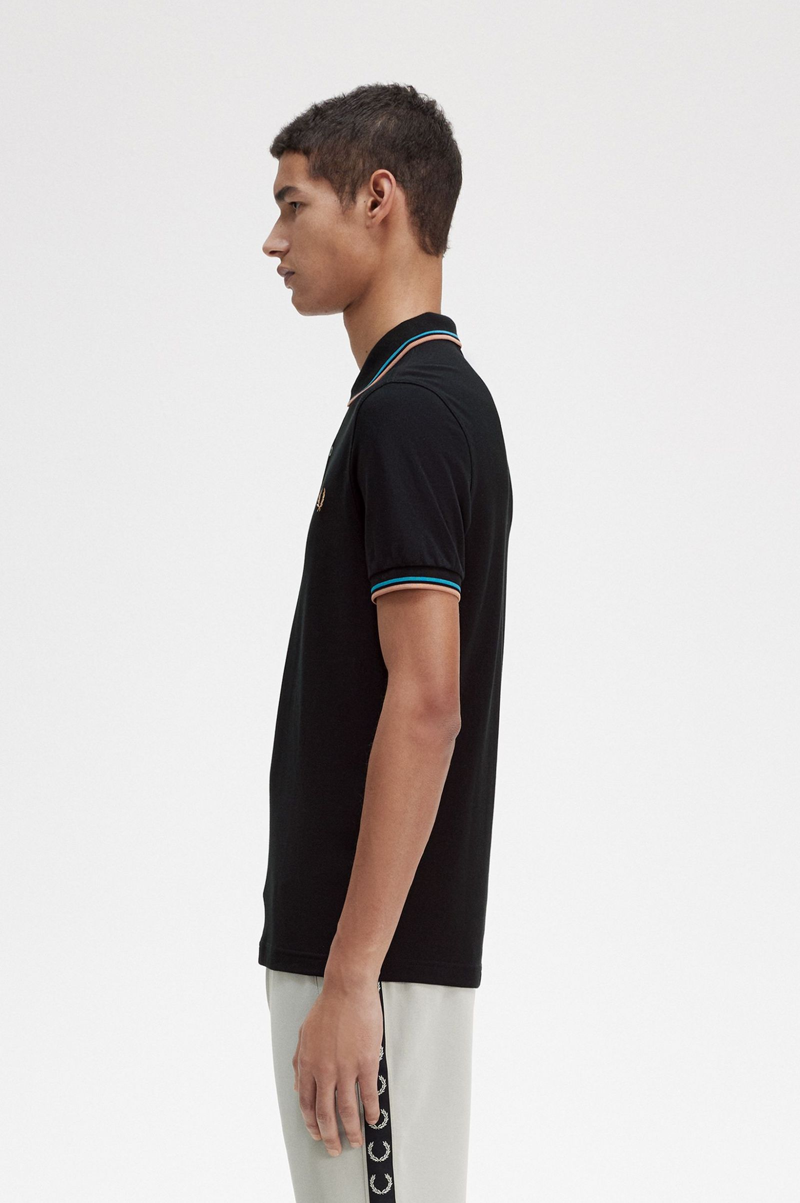 The Fred Perry ShirtM3600 Black / Cyber Blue / Light Rust