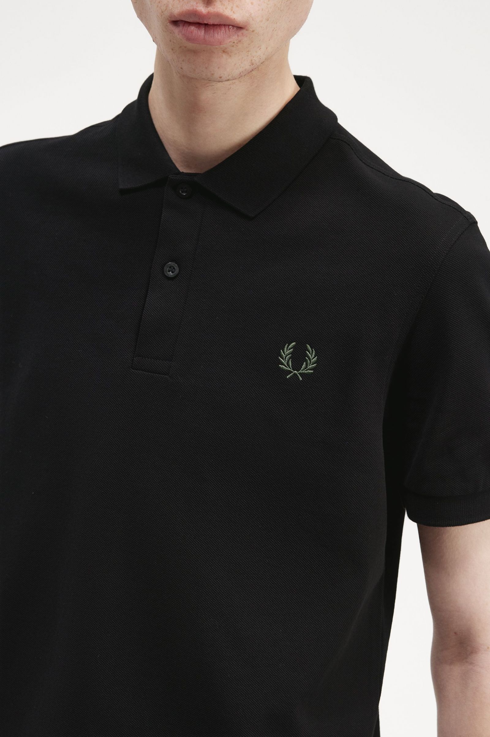 The Fred Perry ShirtM6000 Black / Field Green