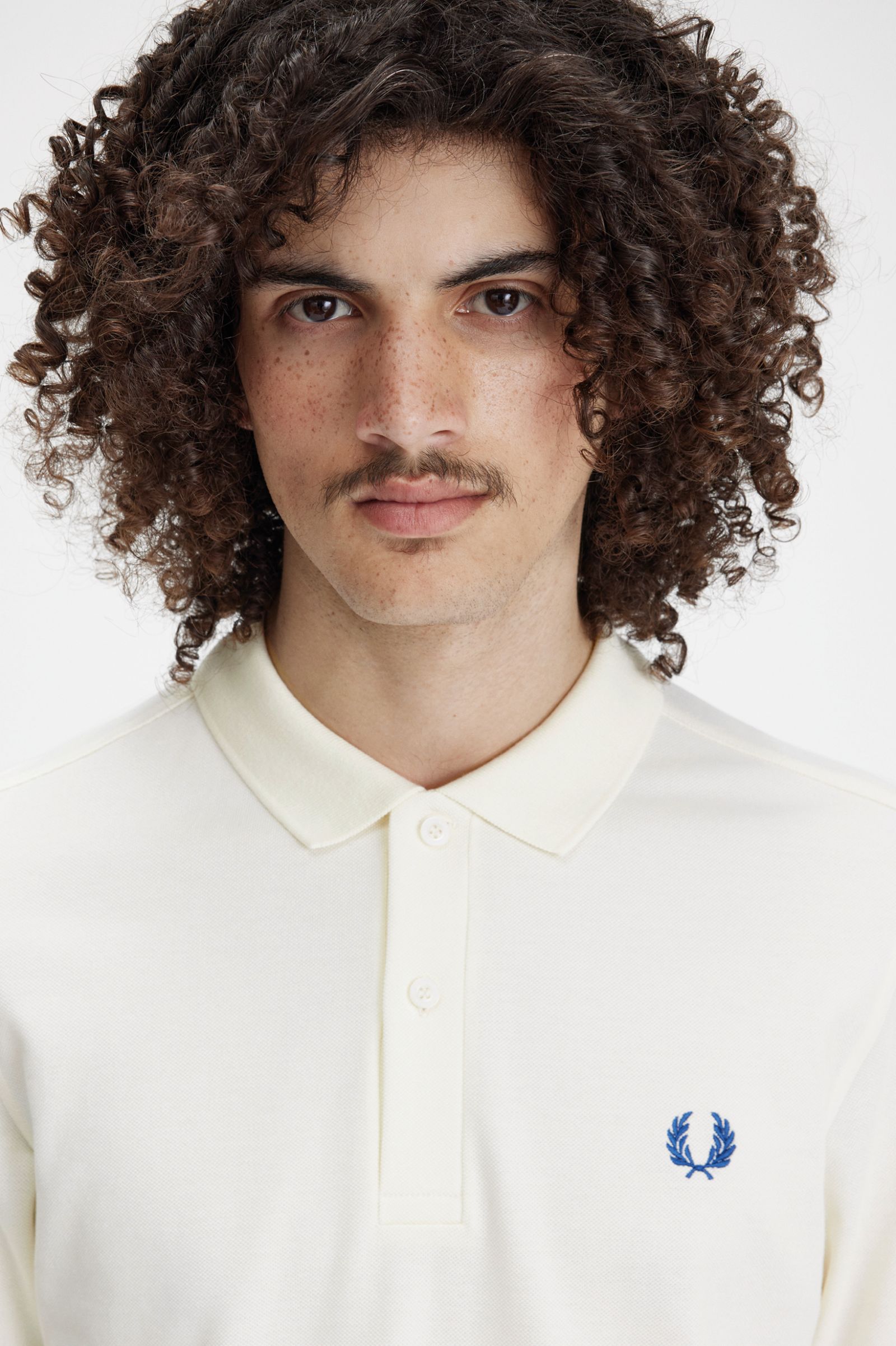 The Fred Perry ShirtM6000 Ecru / Shaded Cobalt