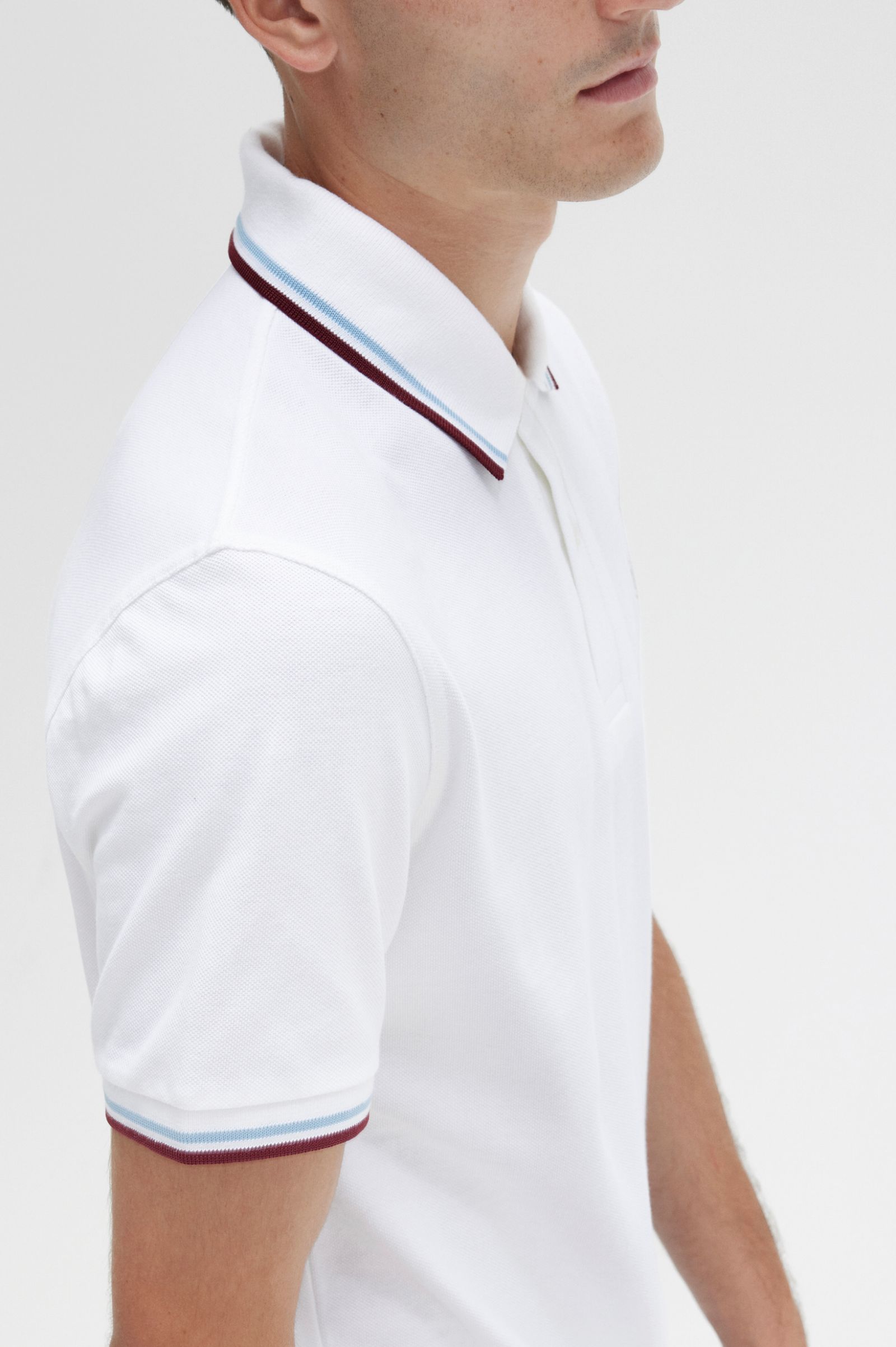 The Fred Perry ShirtM12 White / Ice / Maroon