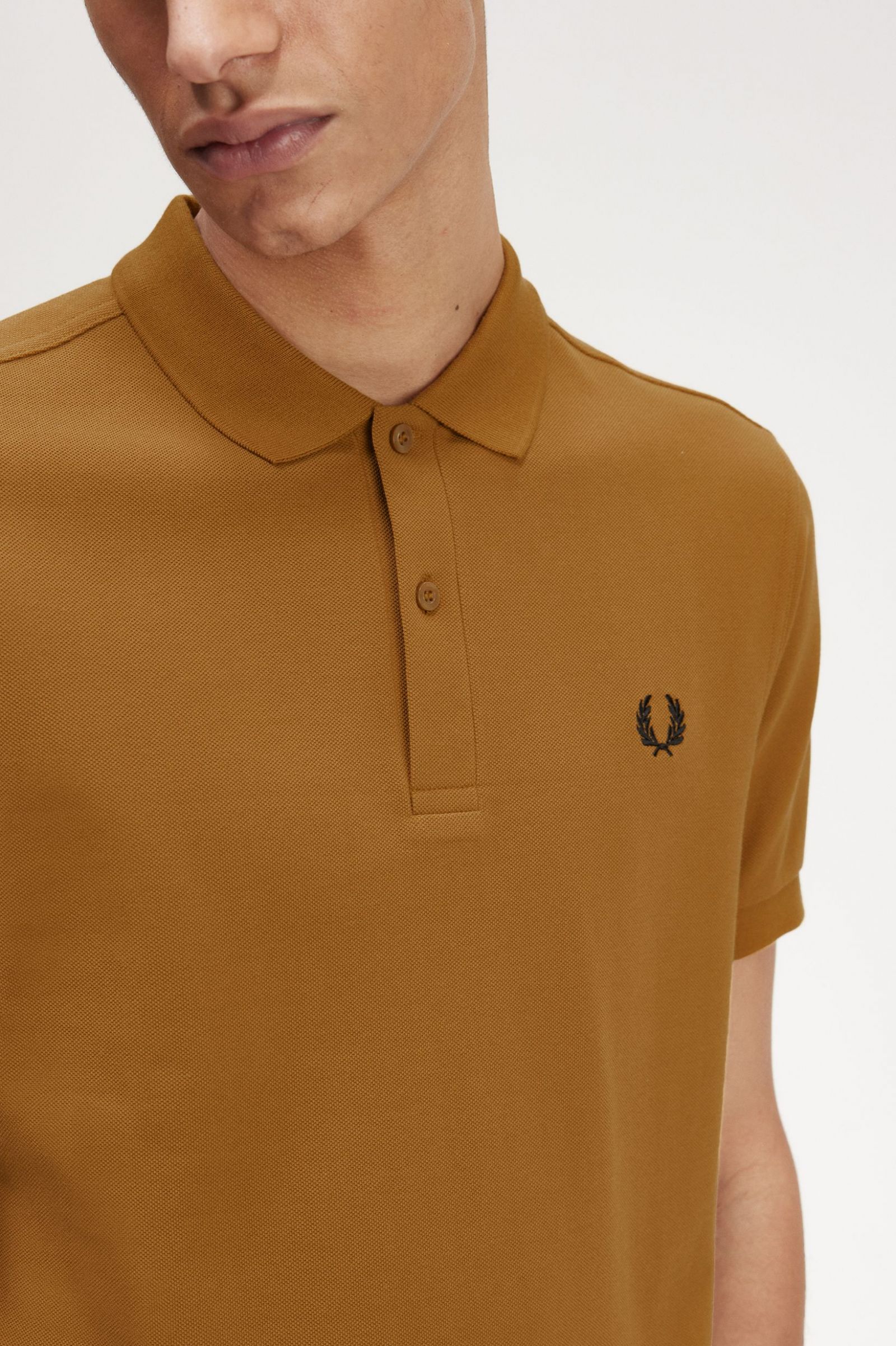 The Fred Perry ShirtM6000 Dark Caramel / Black
