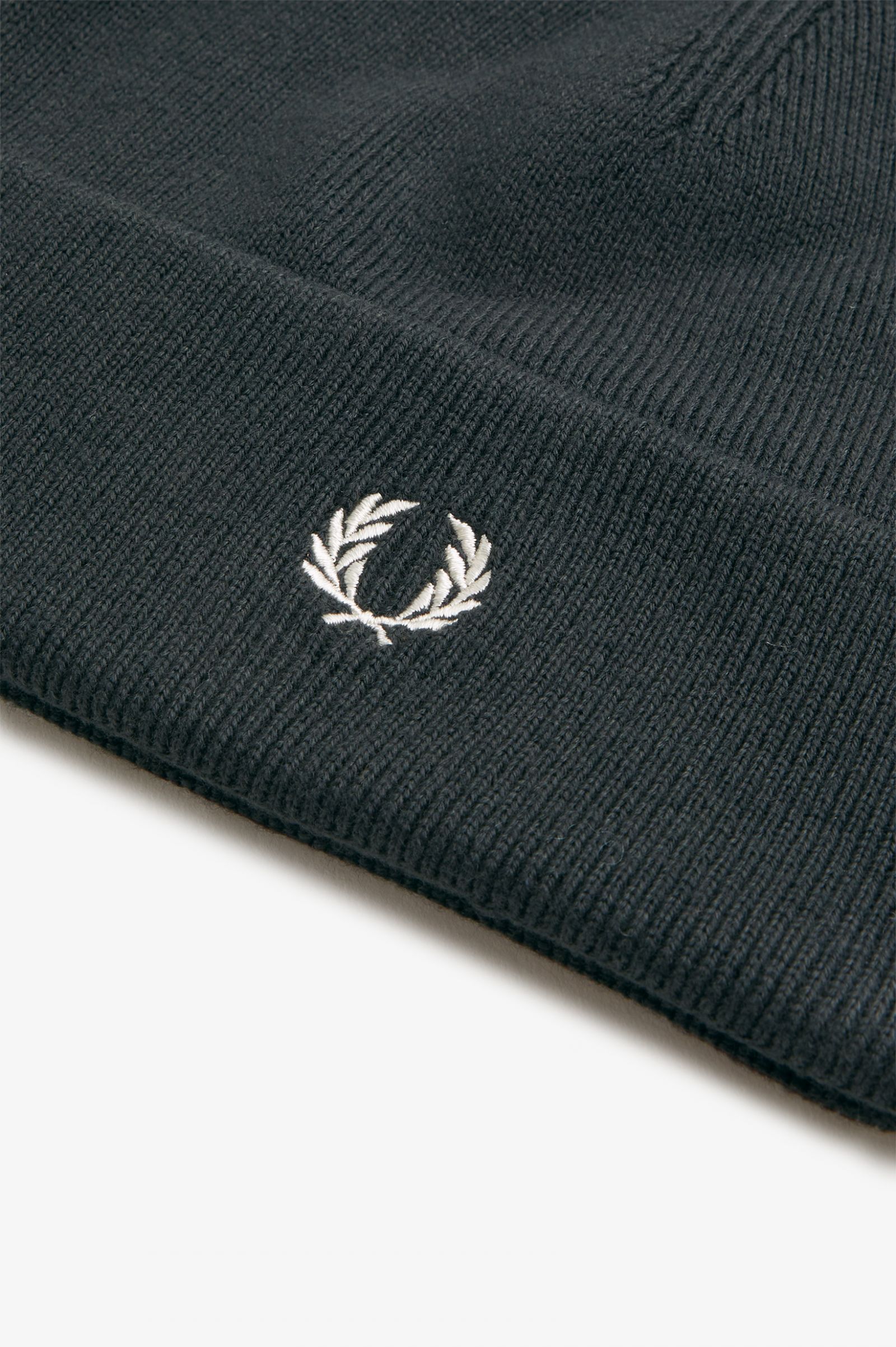 Classic Beanie Night Green / Ecru