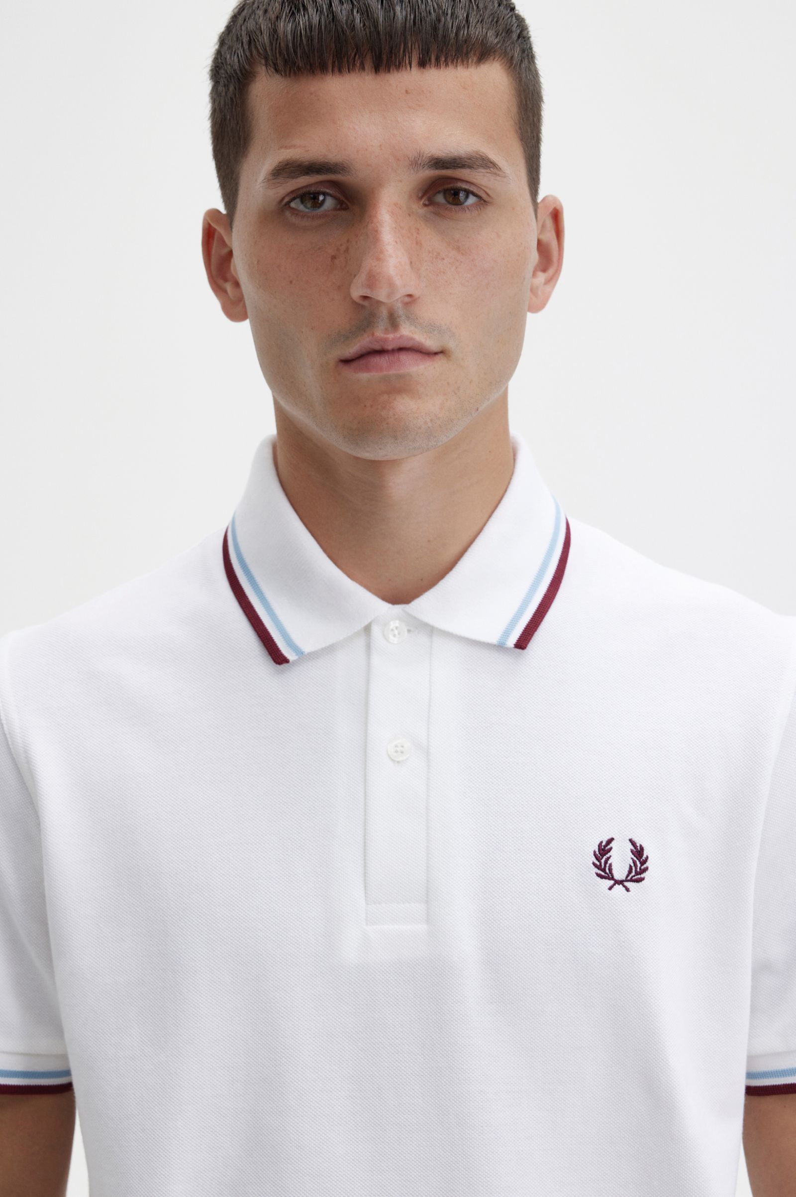 The Fred Perry ShirtM12 White / Ice / Maroon