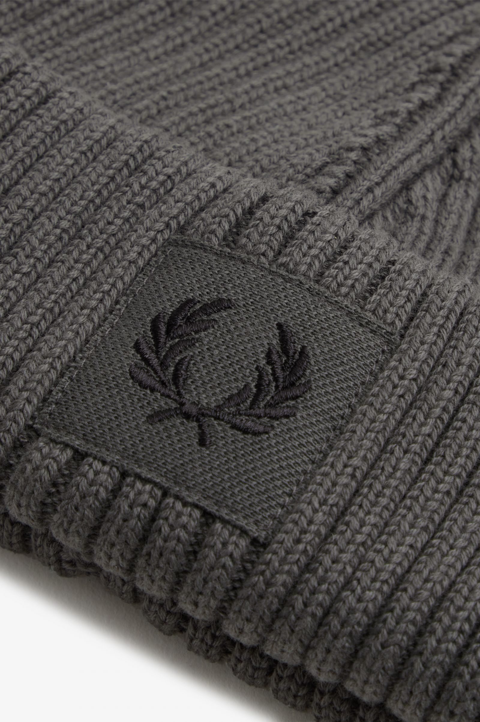 Branded Patch Ribbed Beanie Field Green / Black