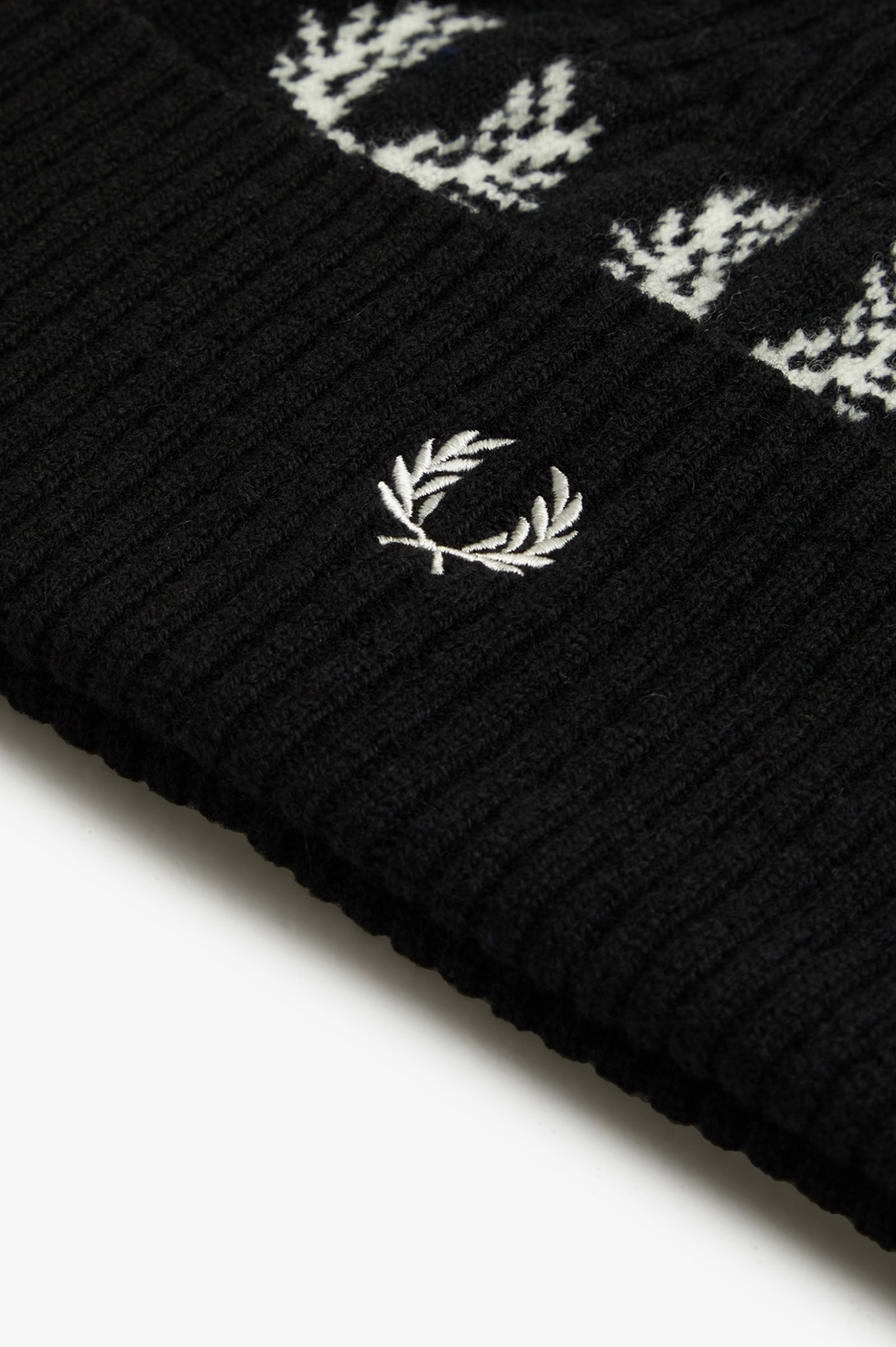 Laurel Wreath Lambswool Beanie Black / Snow White