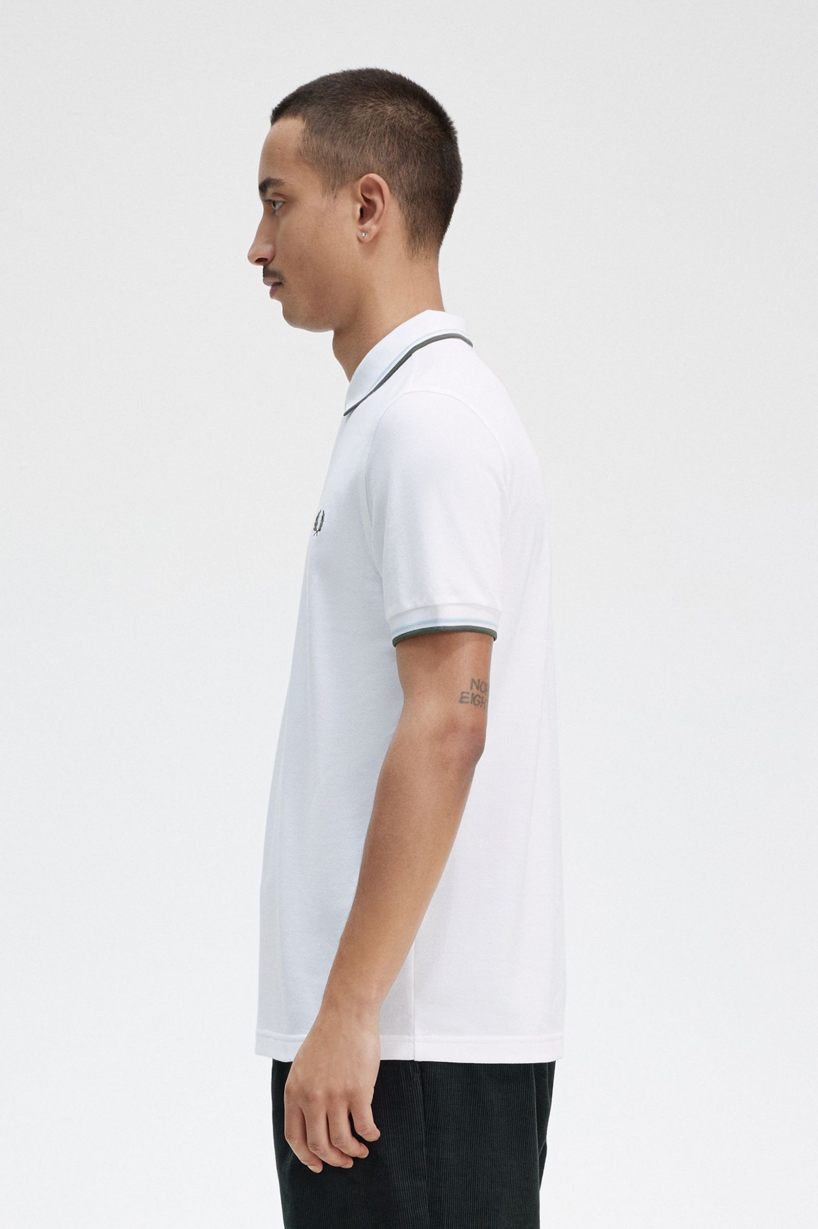 The Fred Perry ShirtM3600 White / Light Ice / Field Green