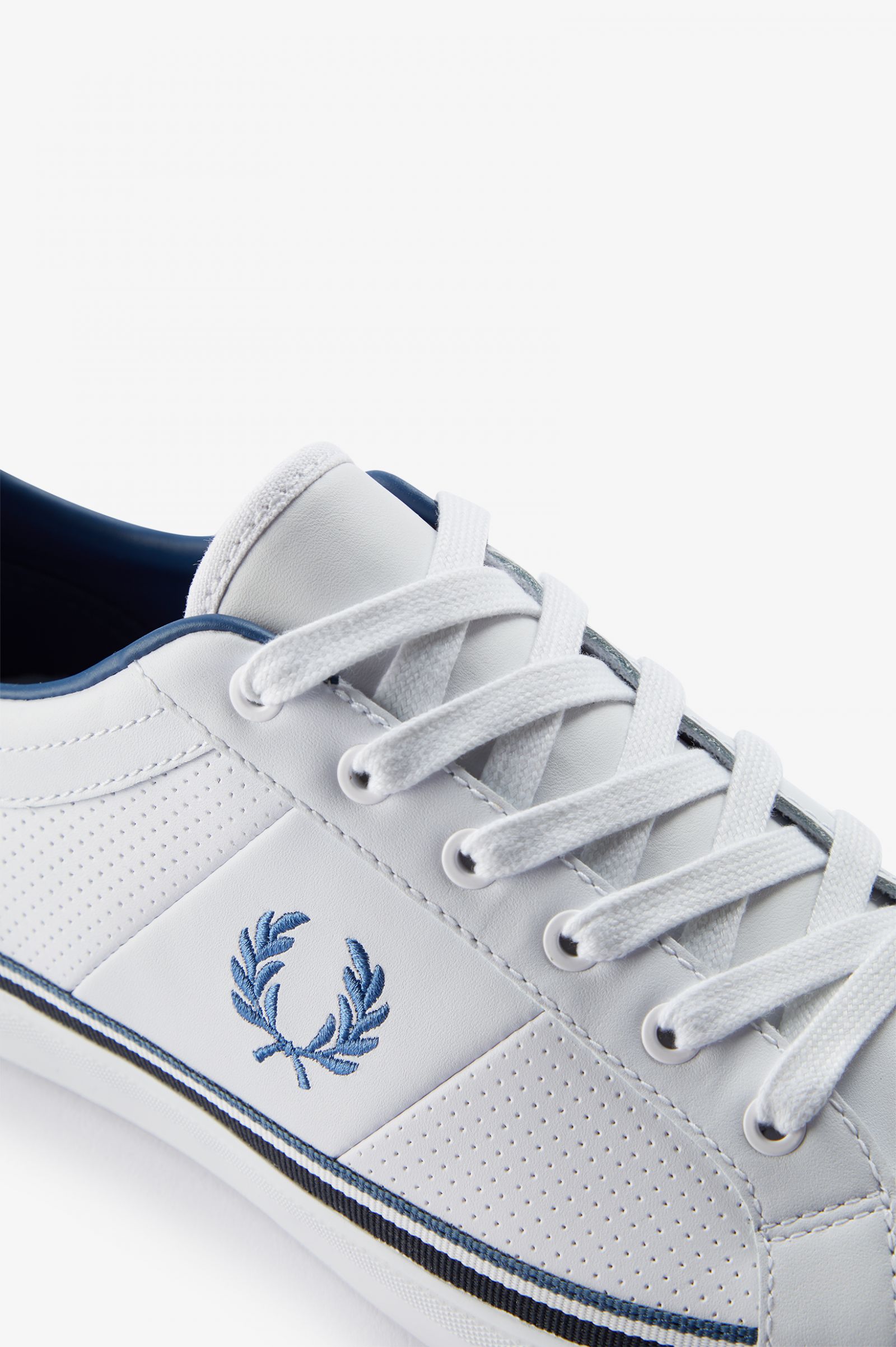 Perforated Baseline White / Midnght Blue