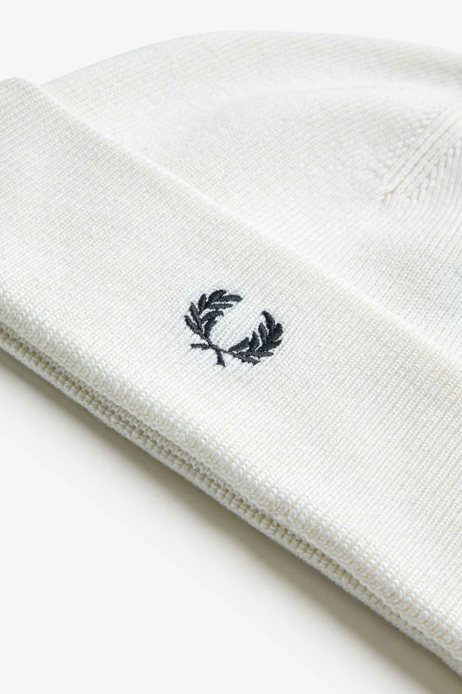 Classic Beanie Snow White / Black